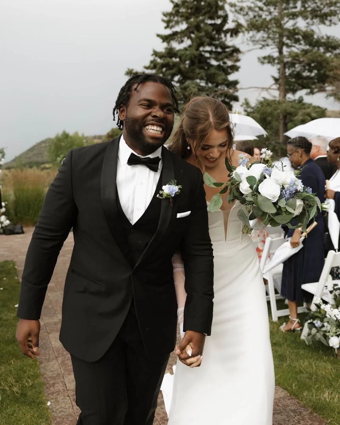 Haley + Najee 🤍 7.18
Soft whites with gentle touches of blue&mdash;elegant, airy, and so beautiful.
So much joy wrapped into one perfect day ✨

📸 : @kaitlyn.mariephoto 
⛪ : @themanorhouseco 

#flowerstagram #weddingdetails #flowershop #destinationw