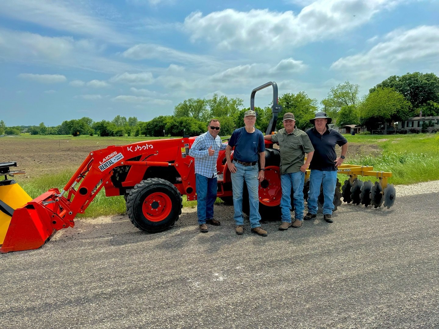 Meet the incredible team behind our BiG sunflower project! 🌻

A huge thank you to our amazing sunflower farmers: Jim, Bob, Dwayne, Paul, and Ewald Tractor! With their dedication and hard work, we&rsquo;re planting the seeds of golden futures. In jus