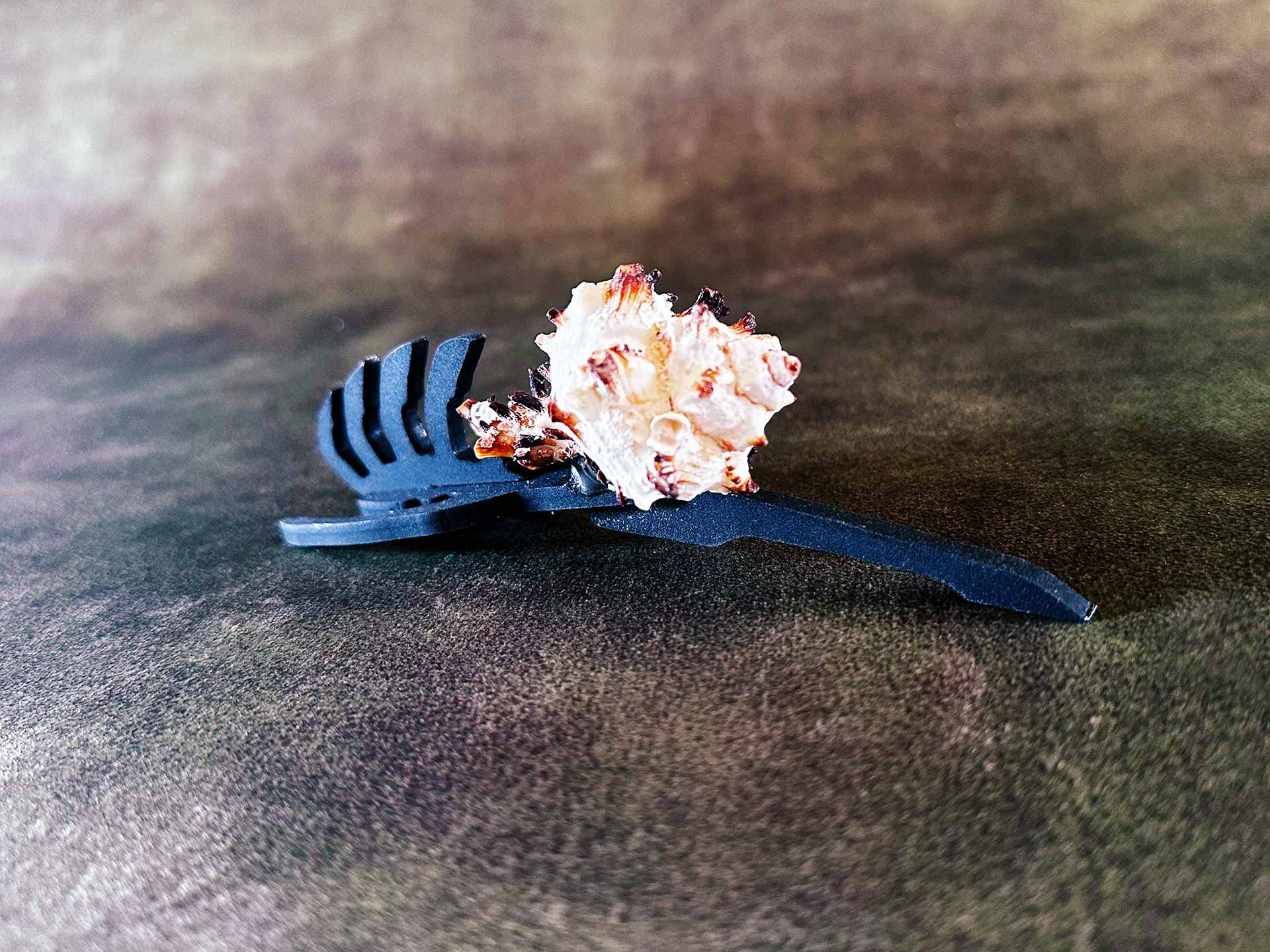 unique-space-creature-sculpture_r.jpg