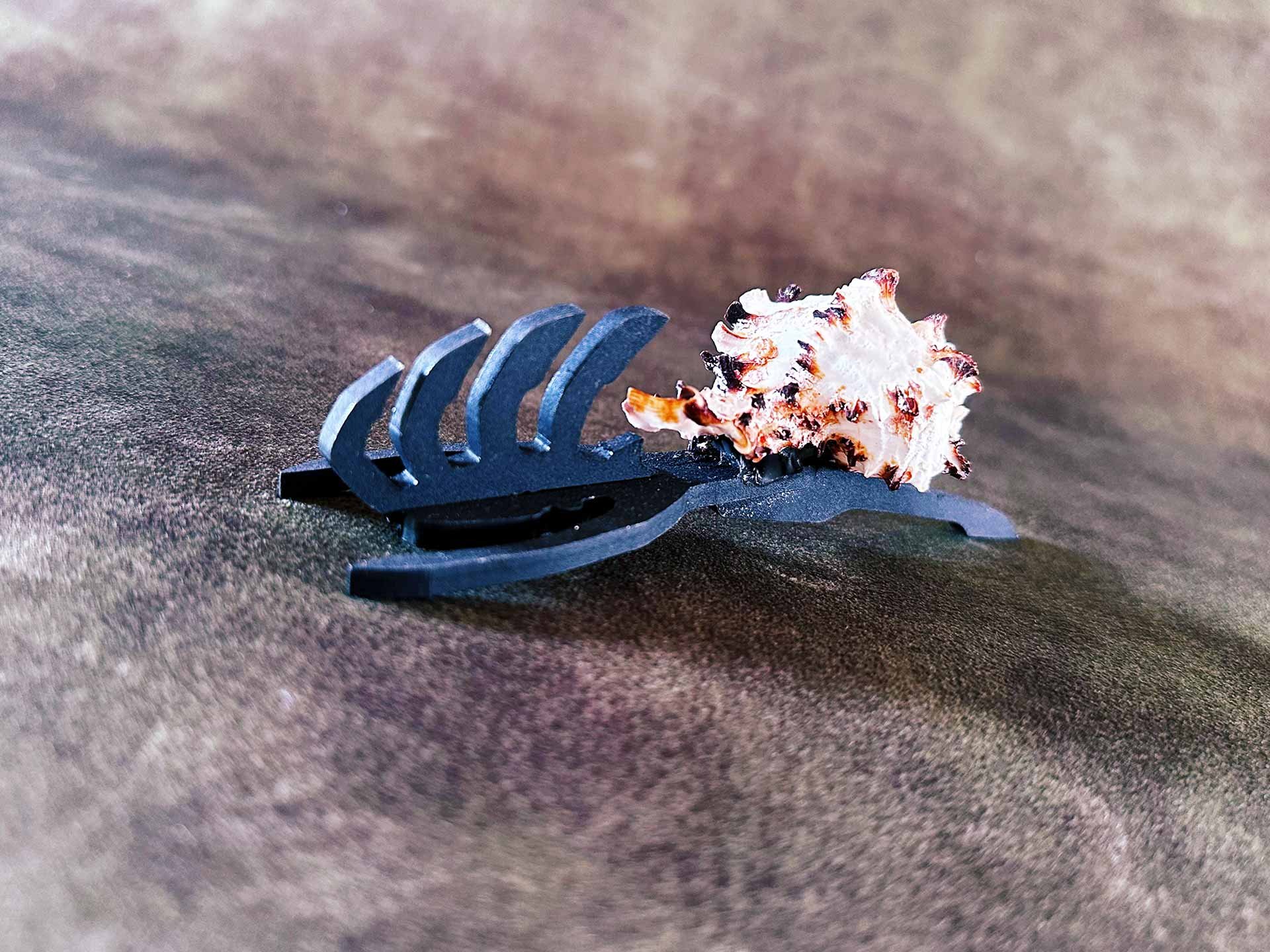 unique-space-creature-sculpture_v.jpg