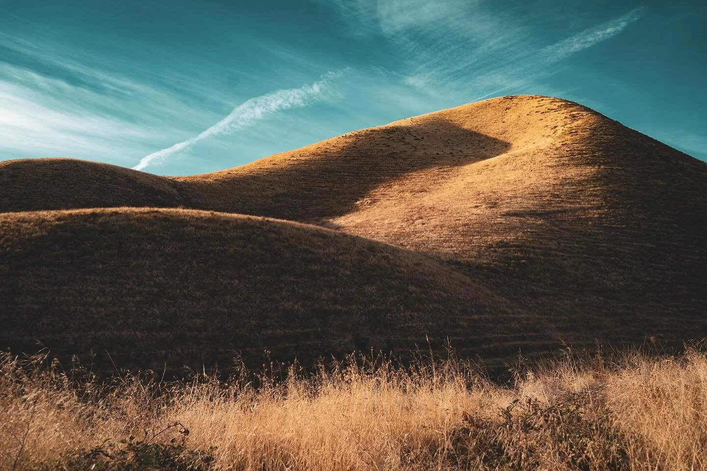 The hills move like quiet waves&mdash;rising and folding under the weight of the sun. Their silence feels eternal, as if they&rsquo;ve been keeping the same rhythm since the beginning of time.

#quietadventure #brossworks #michaelbross #magicrealism 