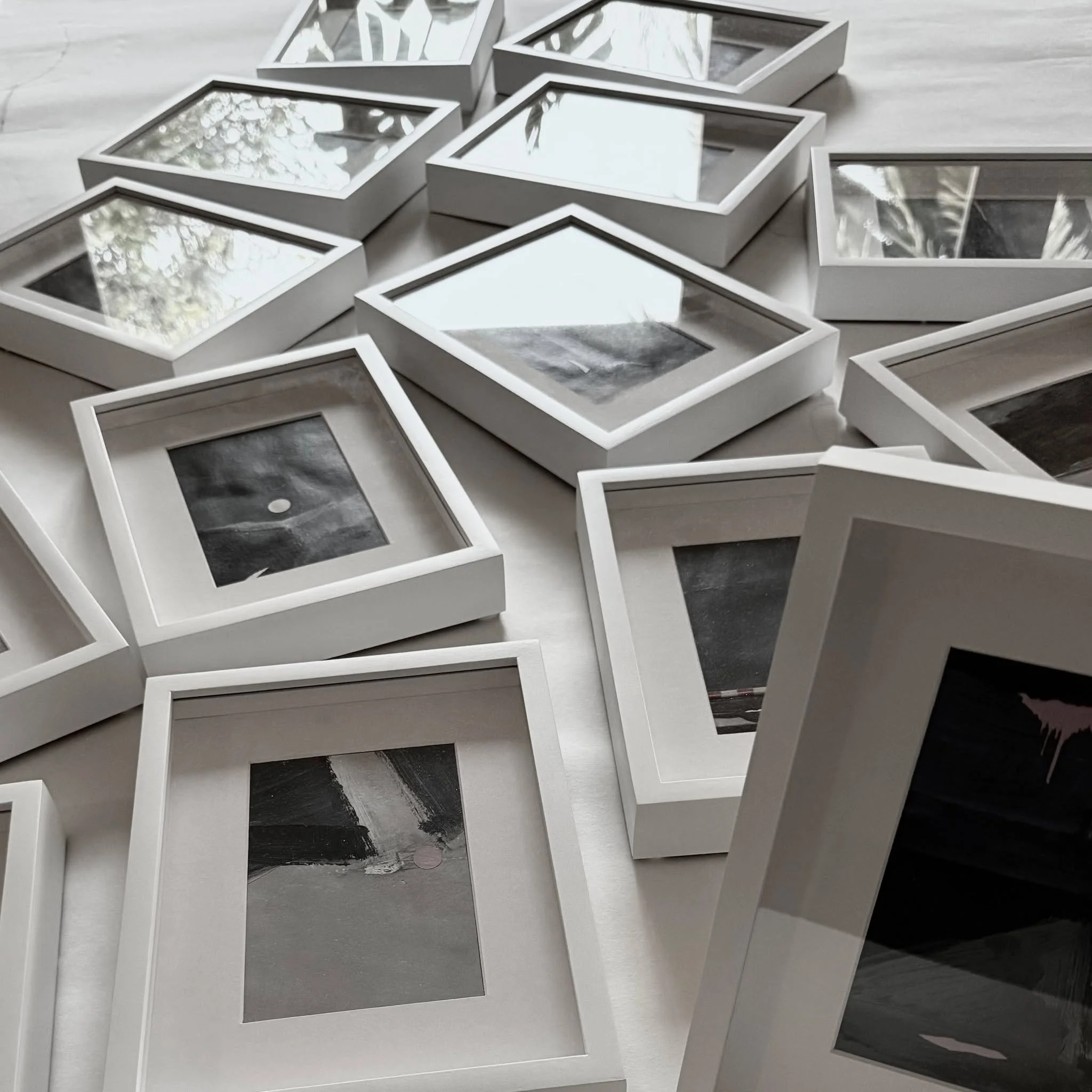 @jarek_wojcik's 'Echo' series framed by us and recently presented at @_northgallery in his solo show 'Slow Down' 🖤

15 works in acrylic on paper, each window-mounted within conservation-grade matting and set behind conservation-grade glazing in cust
