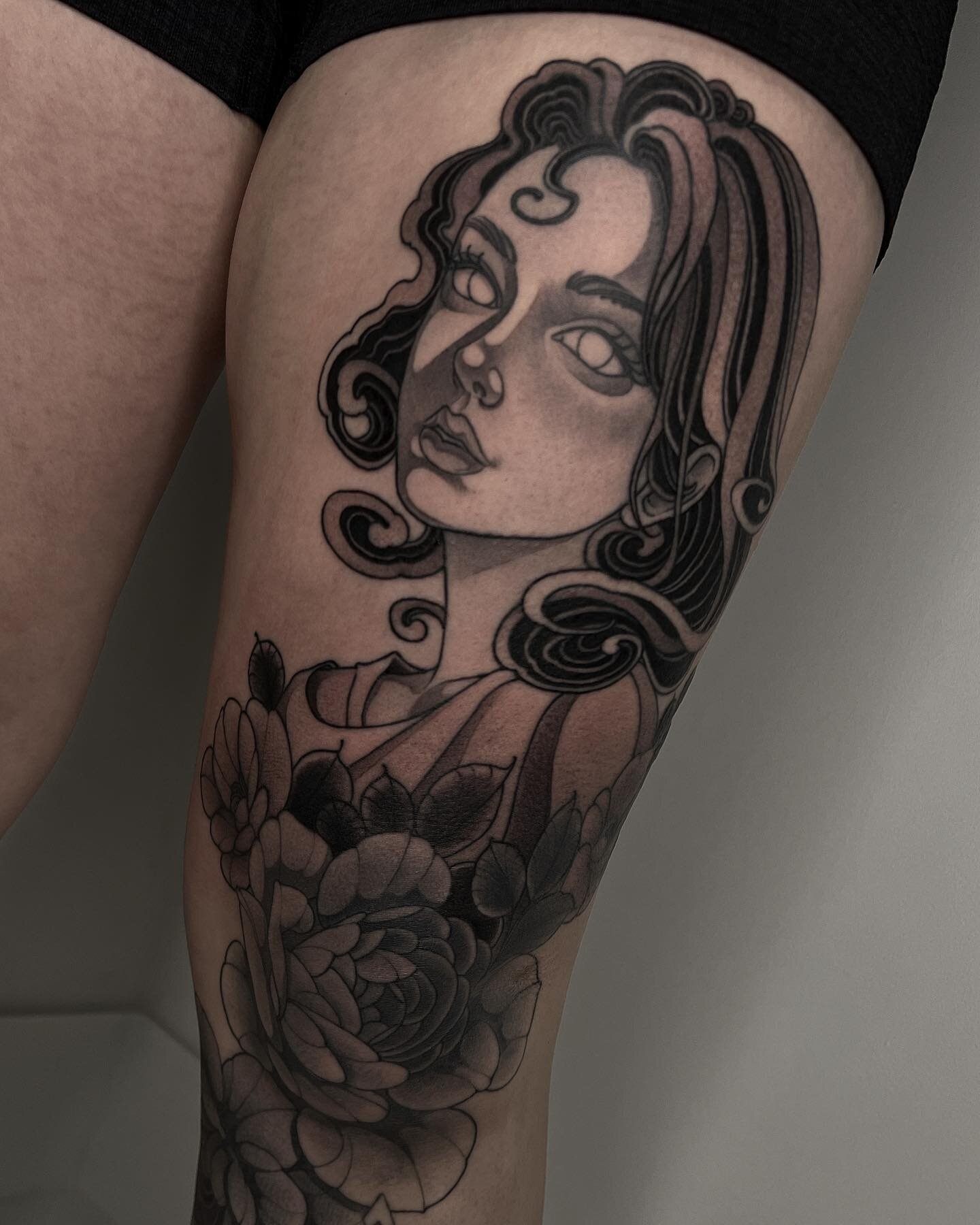 Lady for Sammy. Partly healed &amp; fresh, with healed flower on the knee. Thanks again!