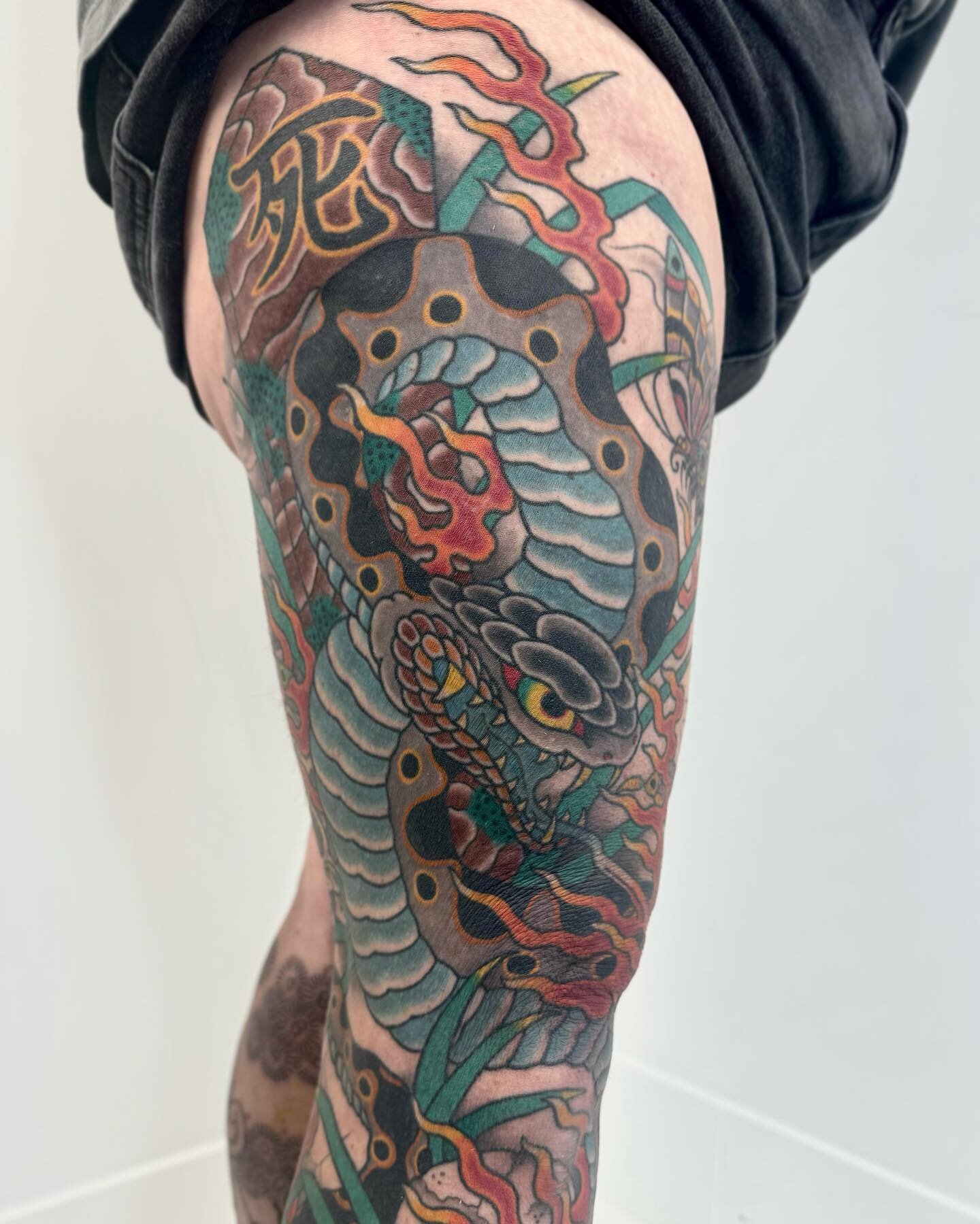 Recently finished leg sleeve. Amanda asked for a big snake, I got a little carried away with the design and luckily she was into it, Thank you Amanda!