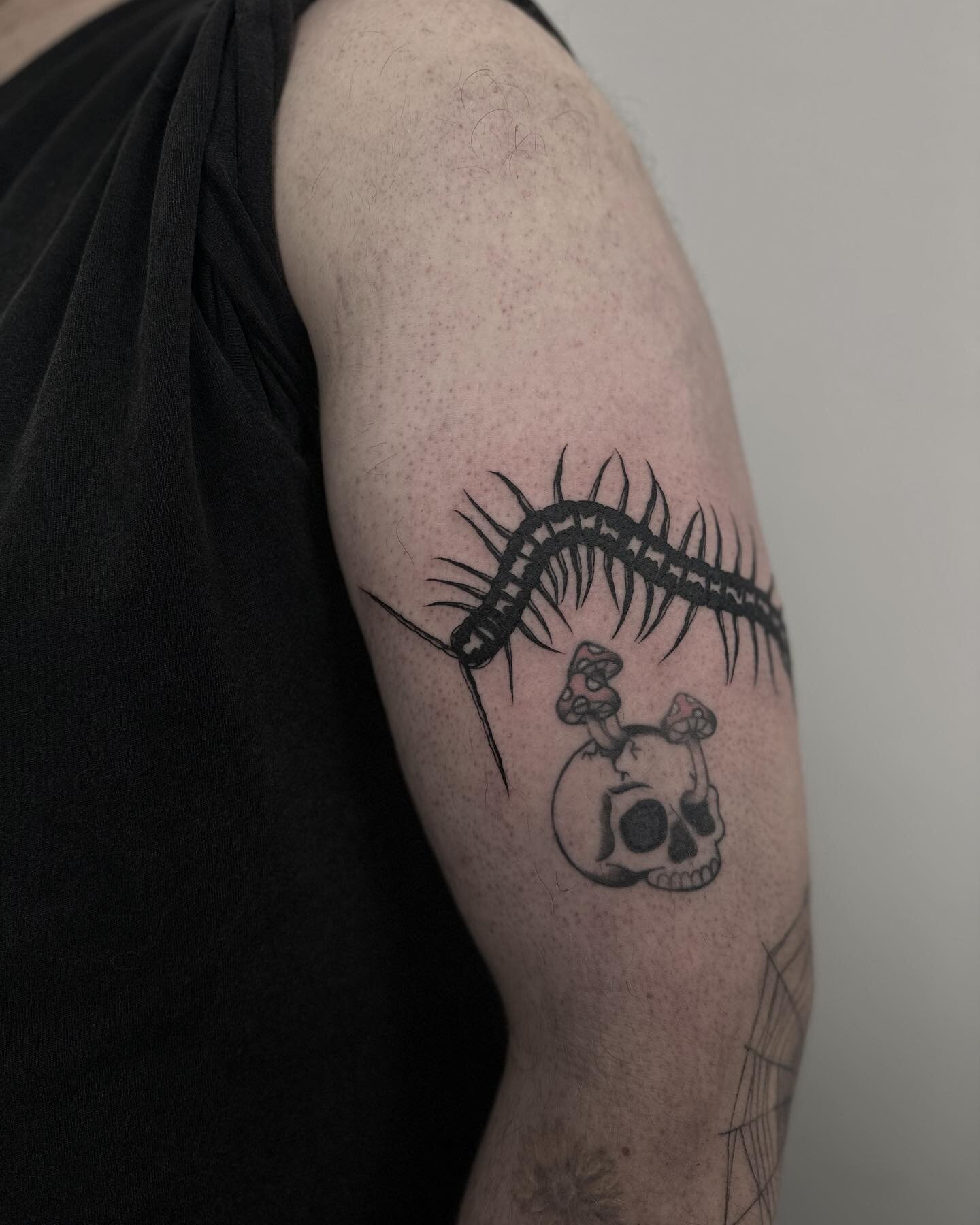 Centipede from today 🖤 thanks dude! 🖤 done @wa.ink.tattoo