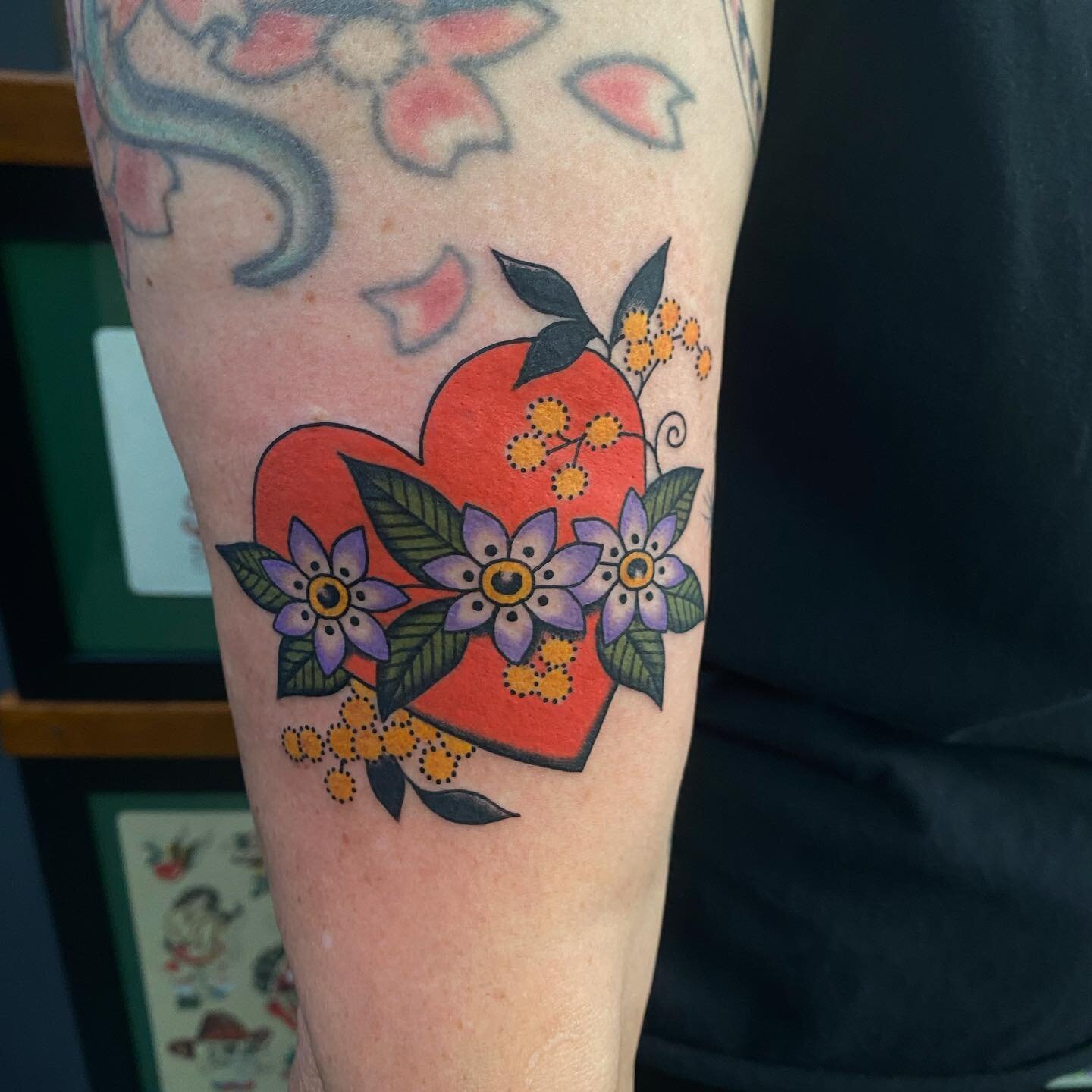 Heart and some Australian wildflowers for Stephanie. I have time to tattoo in and around the Christmas holidays, time off and want a little treat? Dm to book 🎄Gift vouchers and merch also available so you can spoil all your friends and family.