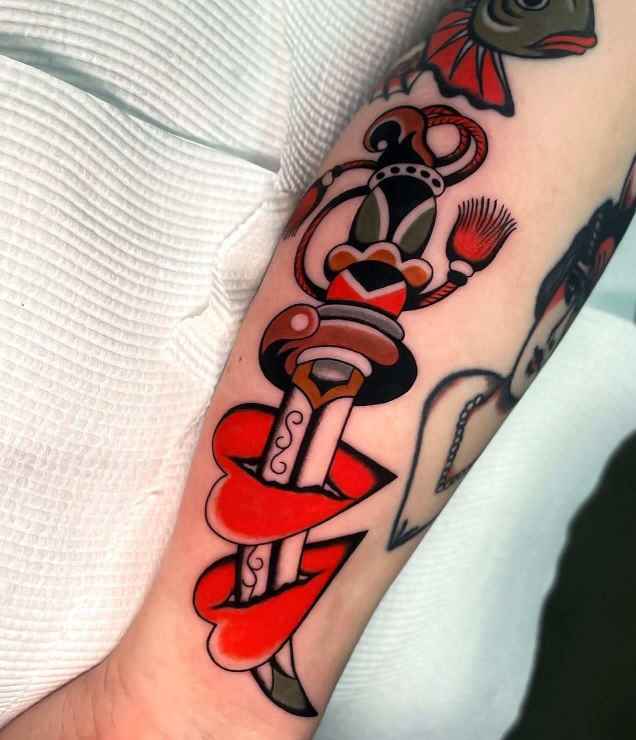 Dagger and hearts for Monique β
β β
made at @wa.ink.tattoo