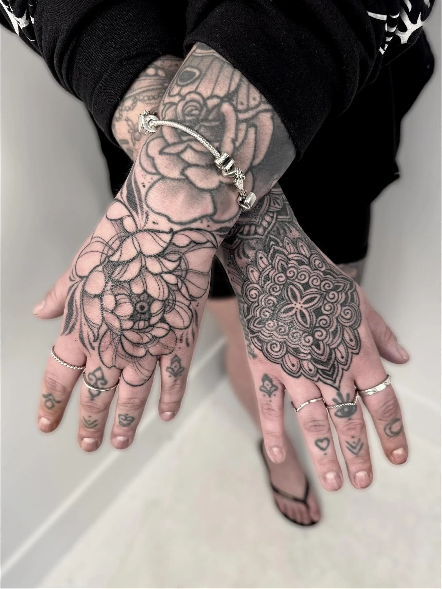 Handz πΊ ♥οΈ DM to get booked in - now taking bookings for end of Oct/ Nov