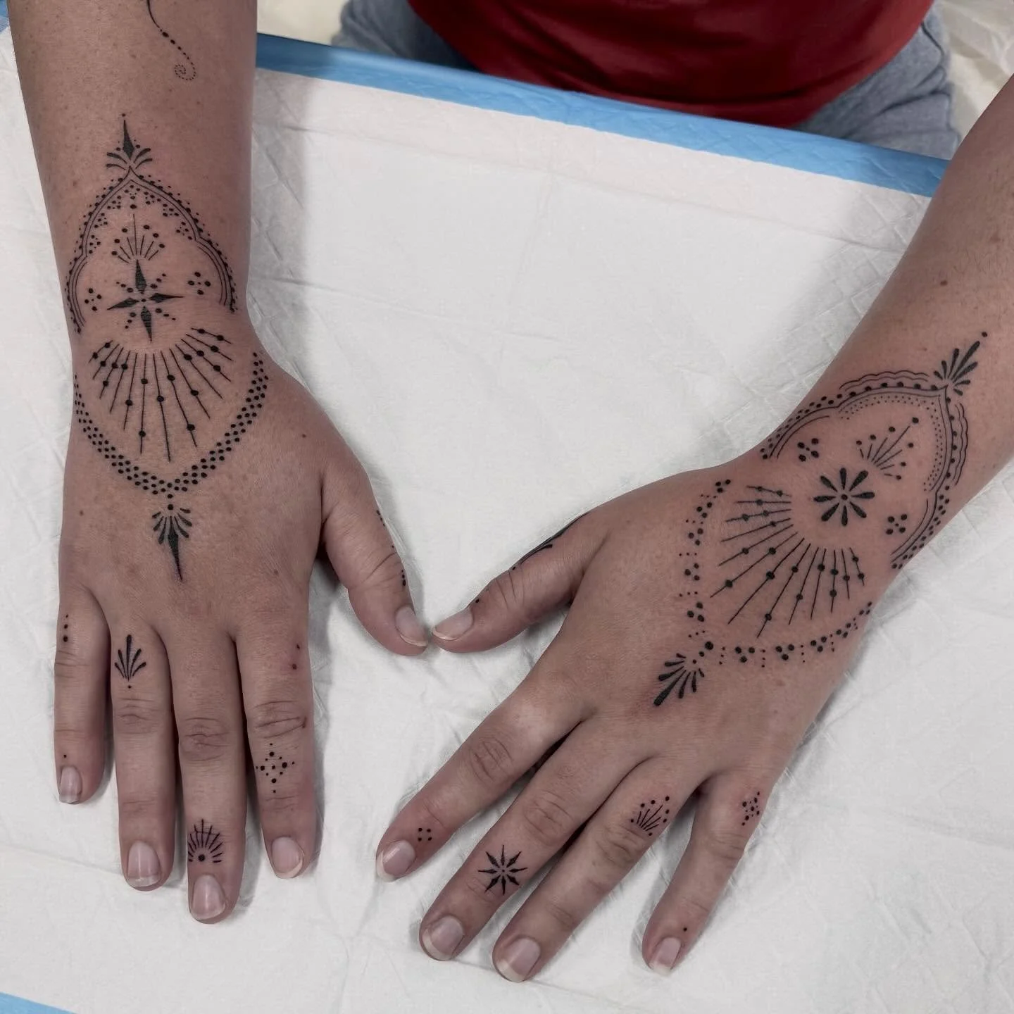 Hand Ornaments 🖤😍 to book in DM or Email hayliefarrell@iCloud.com I would love to do more ✨
Located - 📍 @wa.ink.tattoo