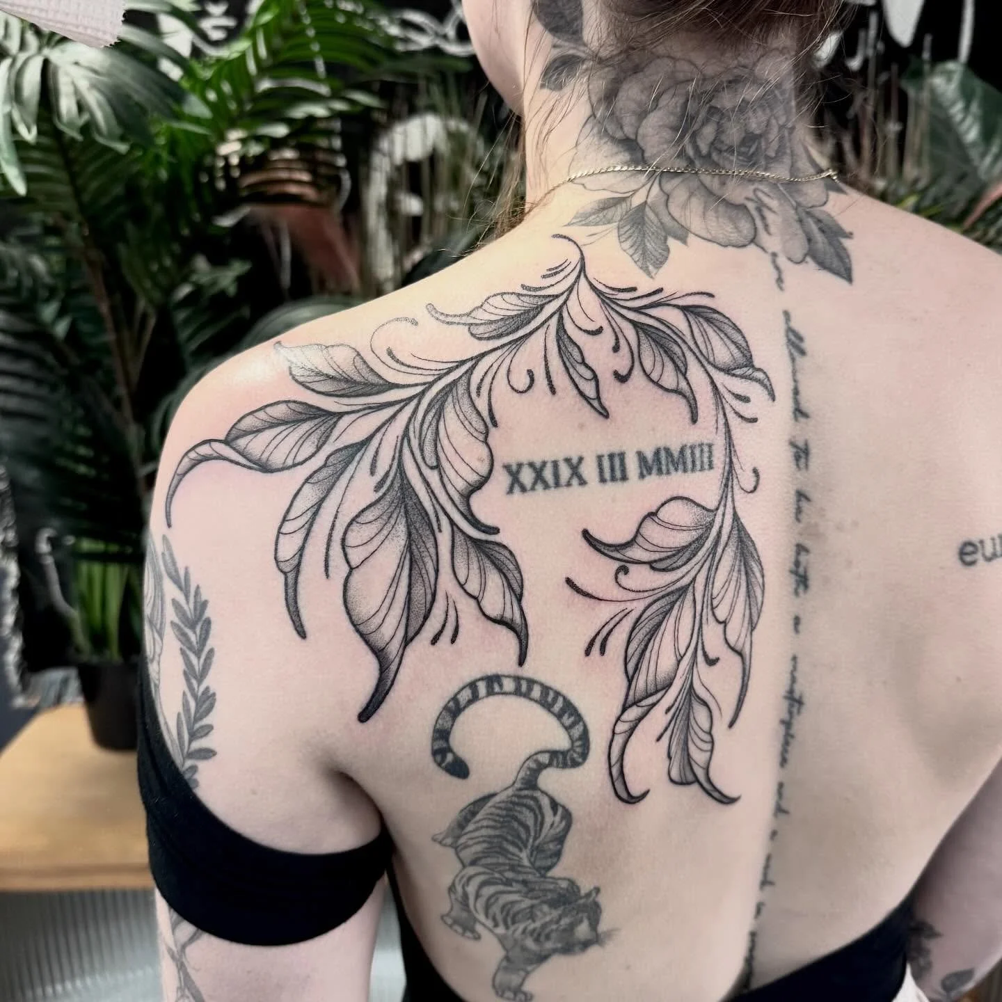 Leafy ornaments for Darcy 🖤 
Bookings available end of March/ April ✨ DM or email hayliefarrell@icloud.com
Located 📍 @wa.ink.tattoo