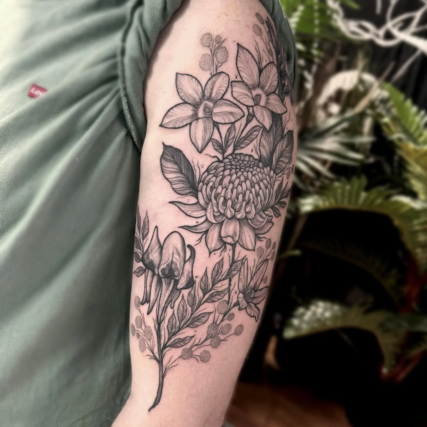 Native Aussie florals for Rob 🍃 
Bookings 💌 - DM or email hayliefarrell@icloud.com
Located 📍 @wa.ink.tattoo