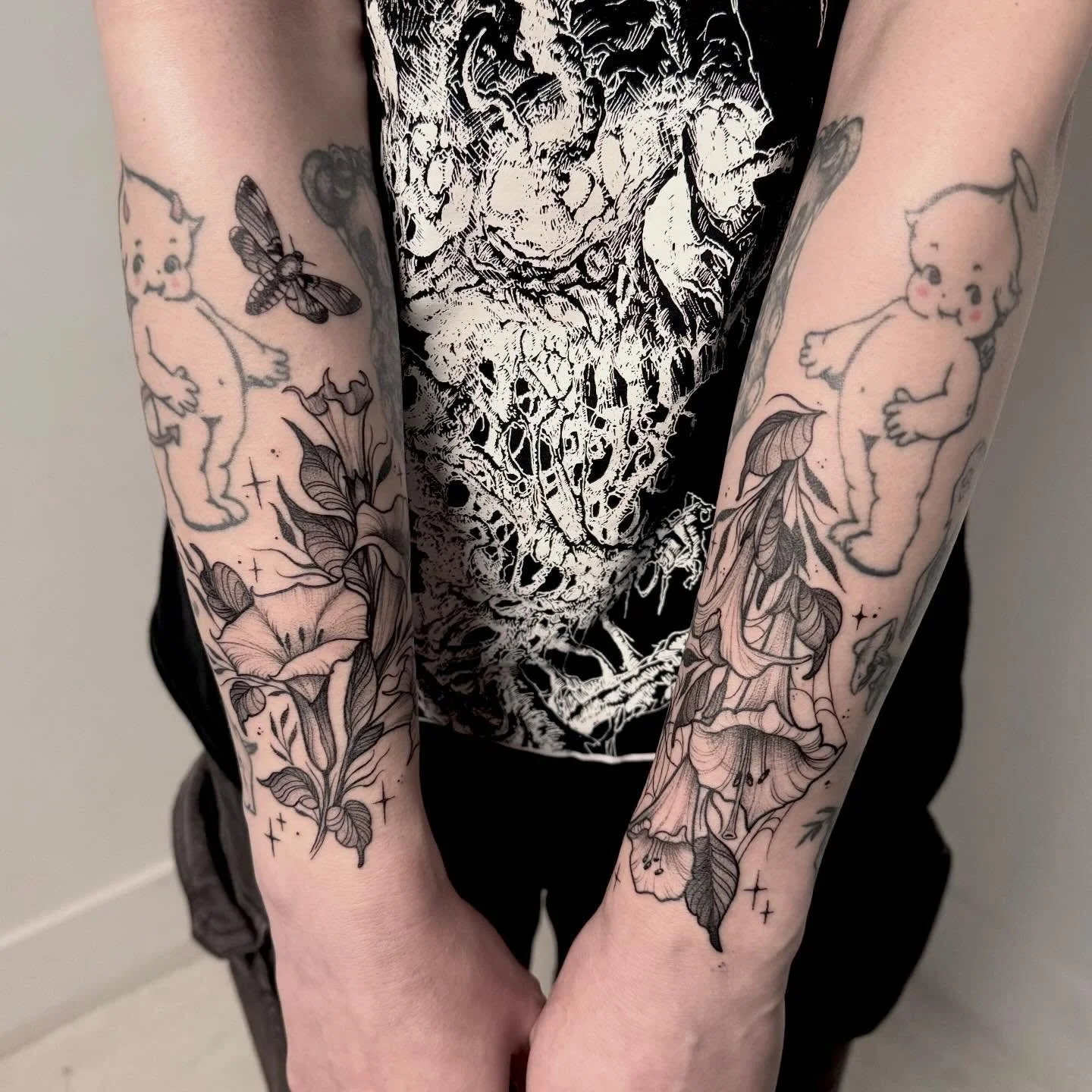 More florals please 😍 thank you Elly 🖤
Appointments available throughout May 
Located 📍 @wa.ink.tattoo