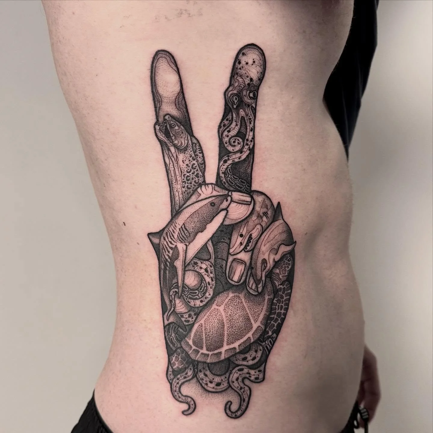 Custom piece for Glen ✌️ I love bringing your ideas to life ☺️ pop me a DM or email hayliefarrell@icloud.com to get booked in. Plenty of space in May ✨
Located @wa.ink.tattoo