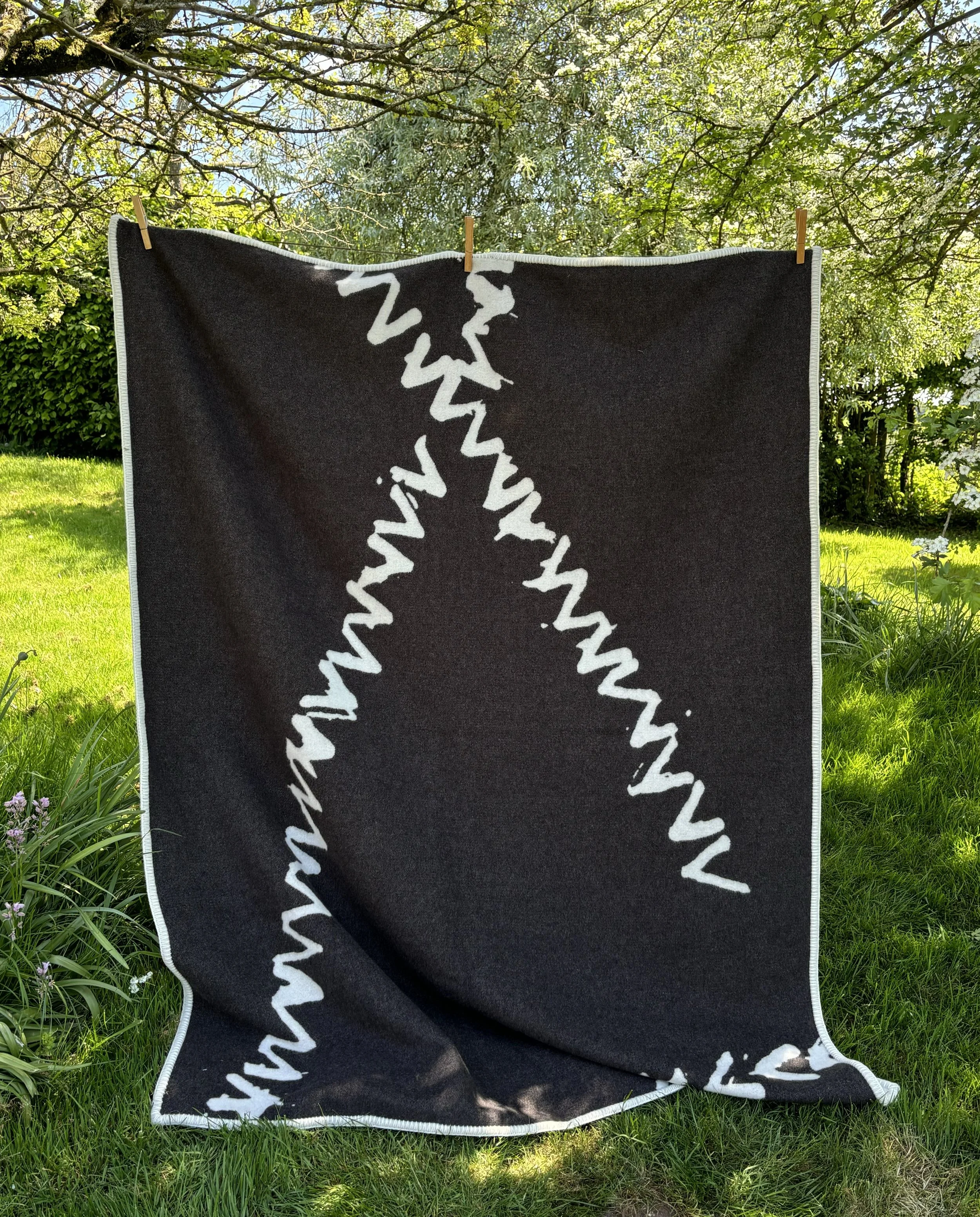 Hands in the Earth Sail Stitch jacquard weave blanket, walnut side, cashmere and lambswool, walnut/chalk colour.jpeg