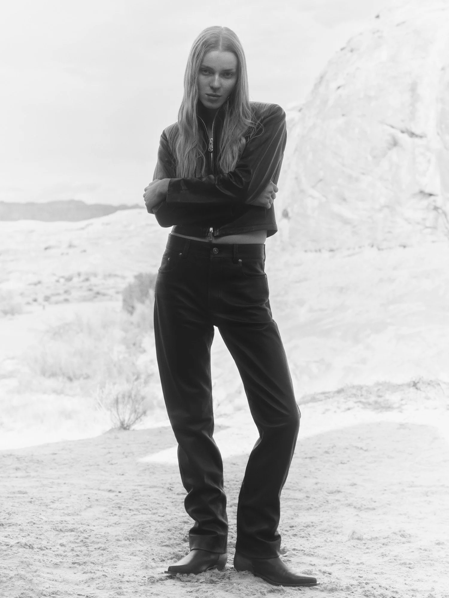WAL326.main_fashion.11_WALLPAPER_AMANGIRI_1407_RGB.JPG