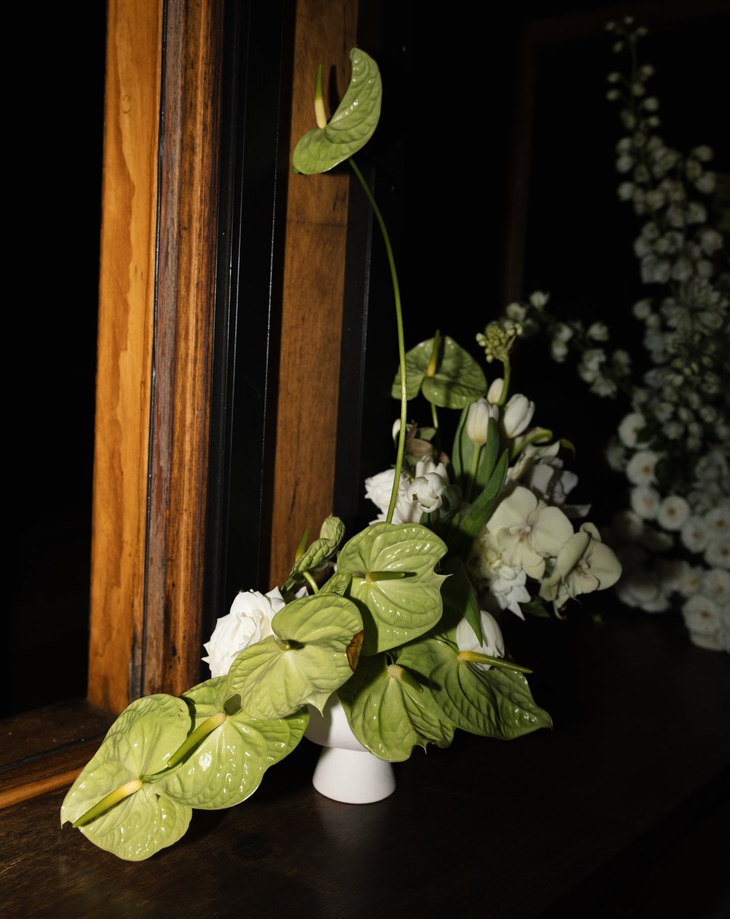 A warm and intimate reception for India and Morgan. Soft oatmeal linen and a candlelit dinner for their closest friends and family to share their day at @shelter.lennox |  Shot by the talented @lauragoodall_weddings