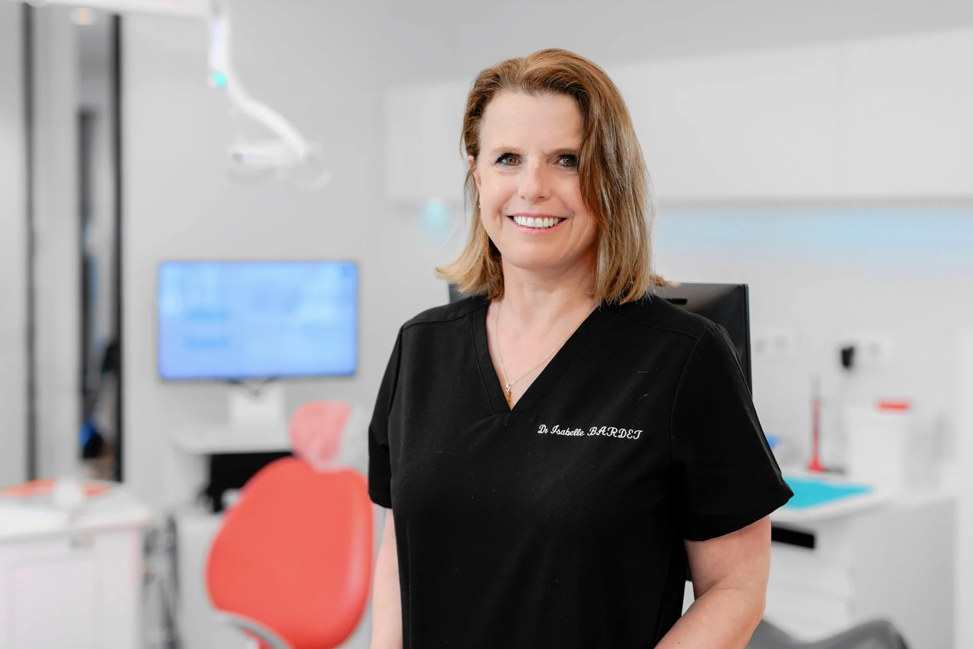 Dr Isabelle Bardet, chirurgien-dentiste exerçant exclusivement en orthodontie à Gaillard