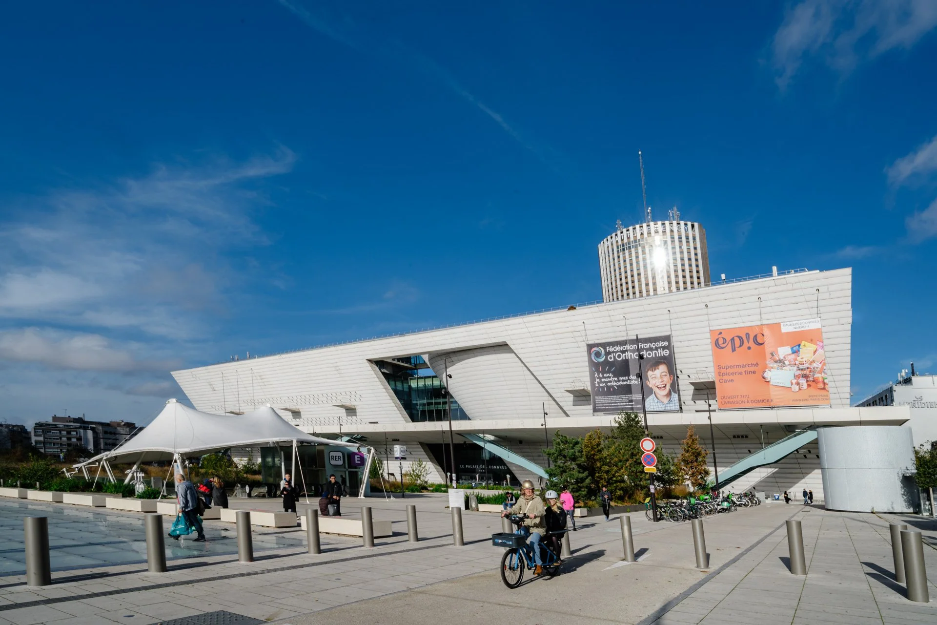 palais des congrès paris porte maillot pendant les journées de l'orthodontie 2025