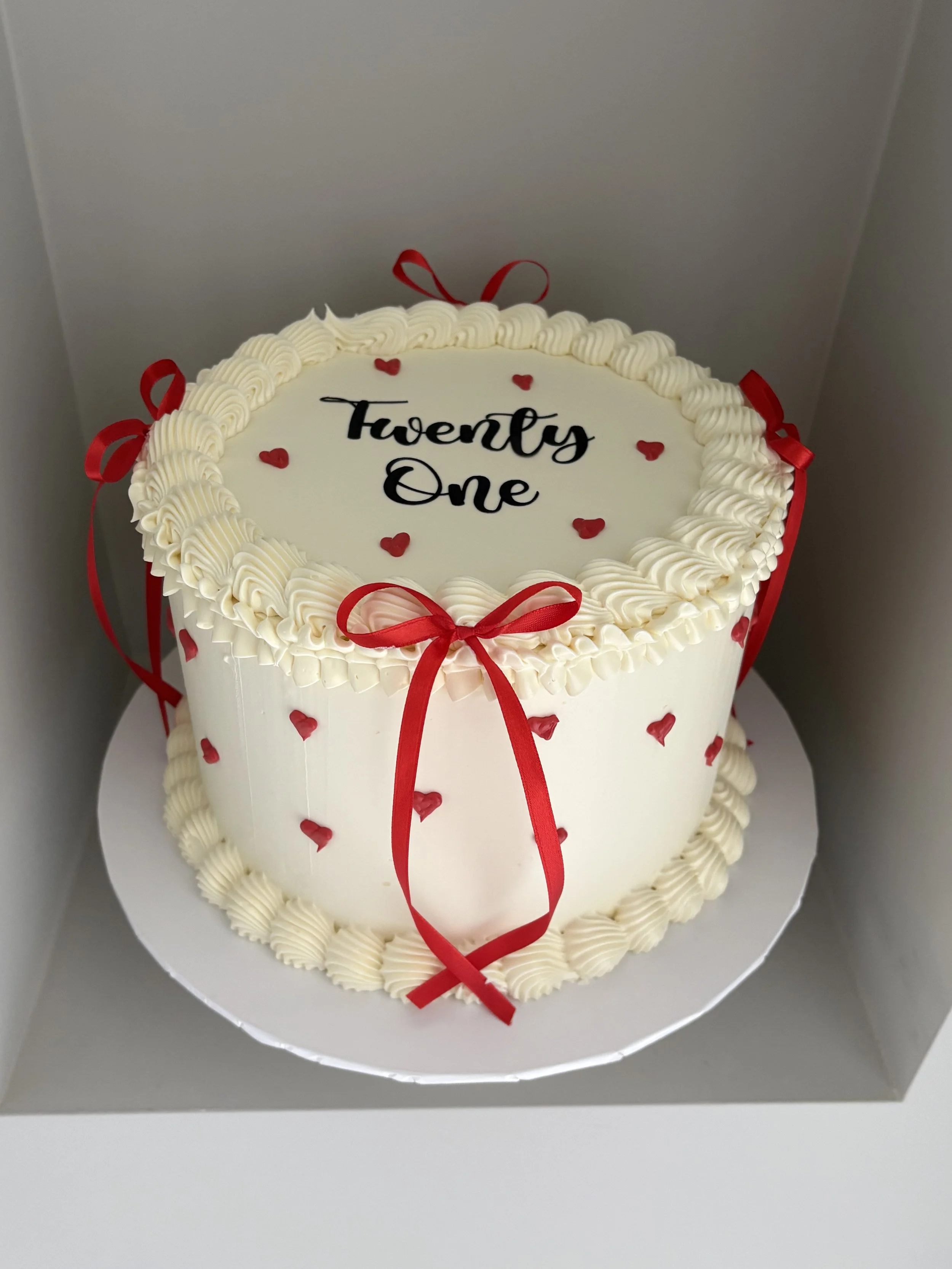 Vintage Buttercream - Red Bows and Hearts