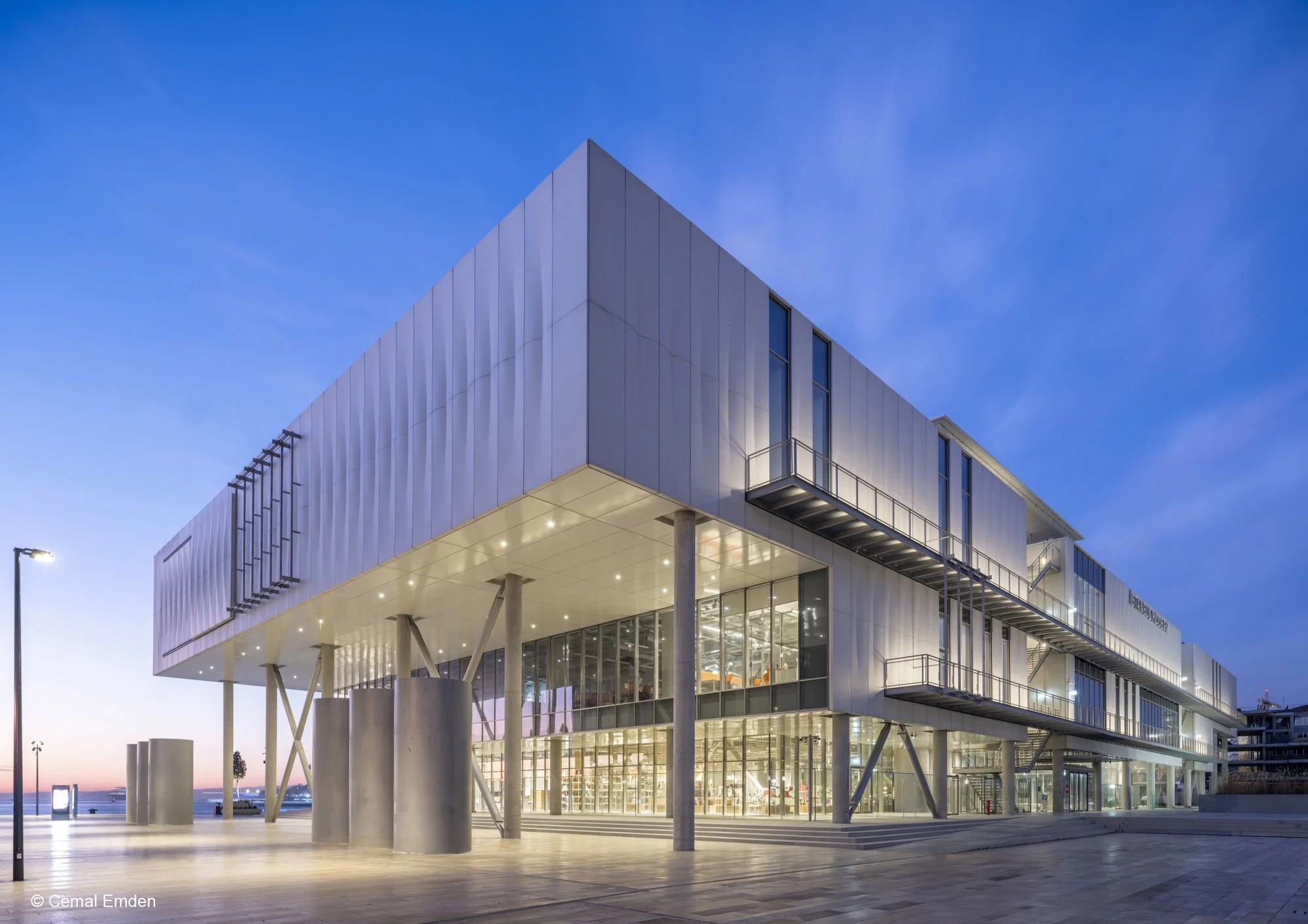 istanbul-modern-museum-renzo-piano-building-workshop_12 copy.jpg