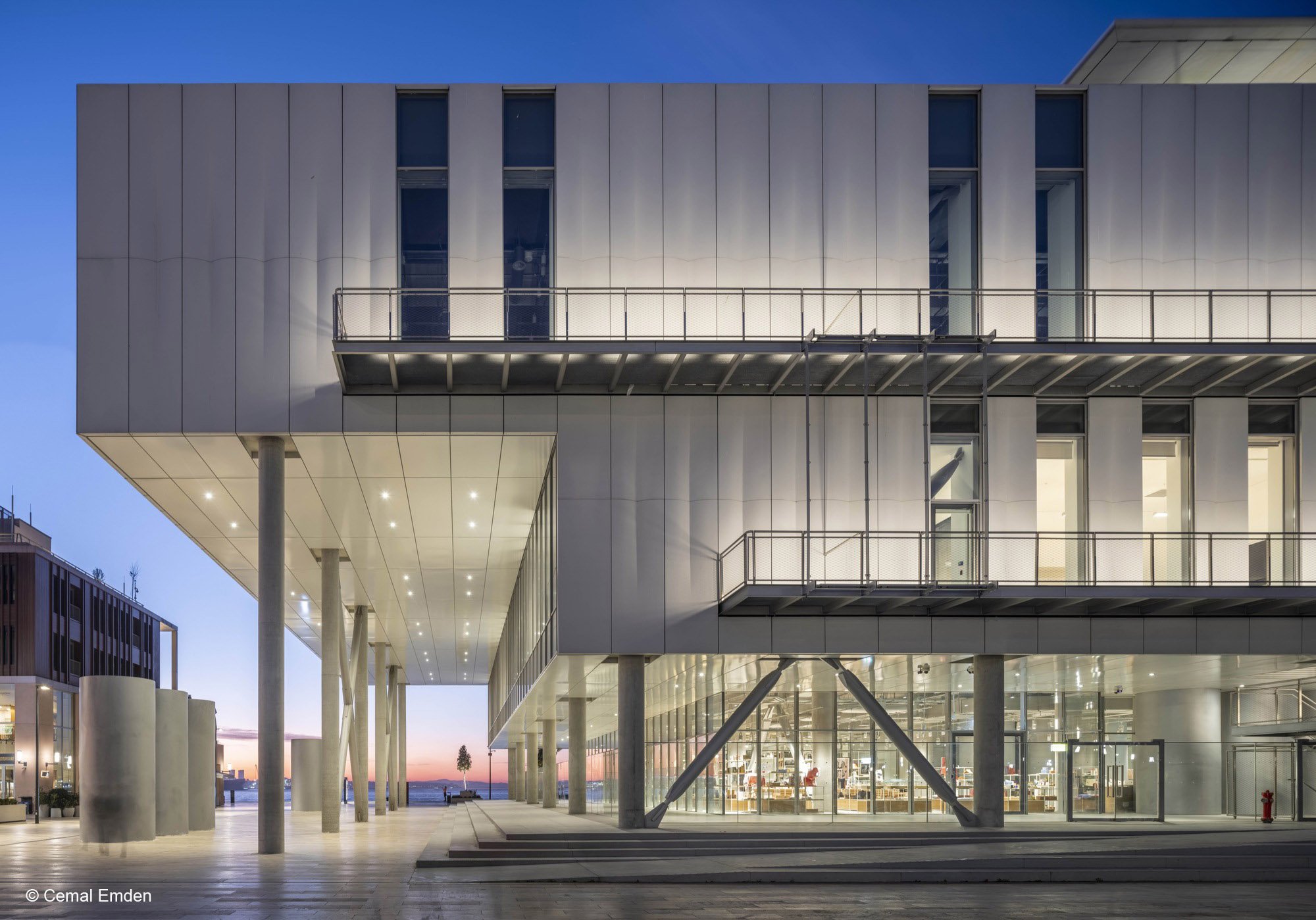 istanbul-modern-museum-renzo-piano-building-workshop_11 copy.jpg