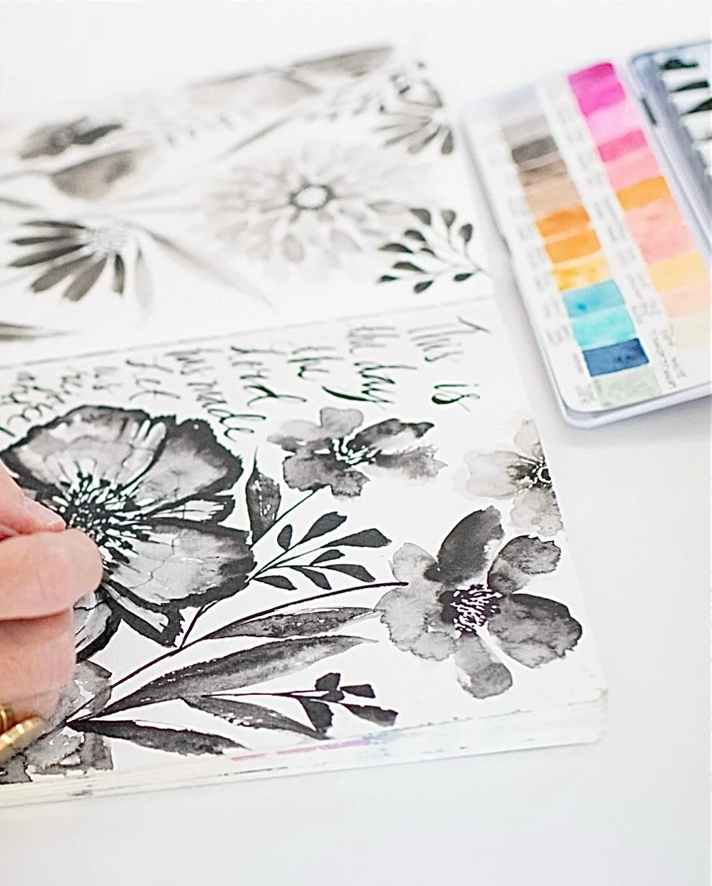WATERCOLOR WEDNESDAY! ➡️👩🏻&zwj;🎨🎨
Keep a sketchbook! I have a zillion and most are unfinished but I always, always, always have one with me because inspiration is around every corner!