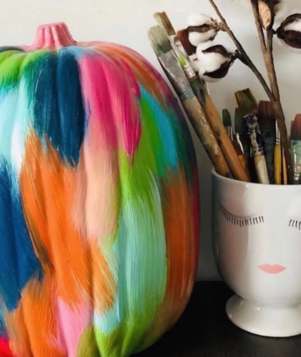 Bye bye brushes and October scenes in the studio 🔜 art retreat in 🇫🇷✈️🎉👩🏻&zwj;🎨🎨☕️🍷🍕🍝

📌Don&rsquo;t forget to check out yesterday&rsquo;s post and the updated retreat page on my website! Hope you and join me on one of my best creative ret