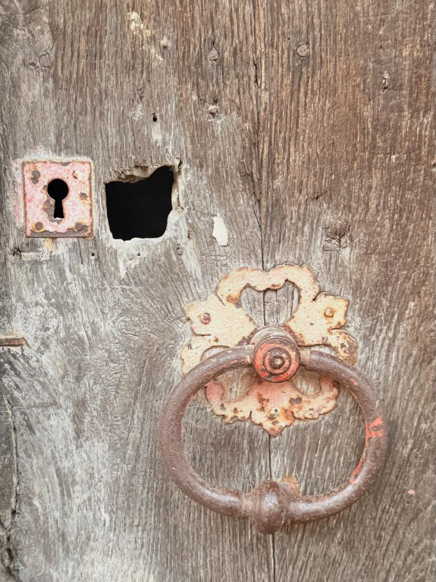 The ART of noticing! 20 snapshots including a video at the end of this incredible place and where I&rsquo;m witnessing ART in EVERYTHING! Inspiration literally around each corner @chateau_orquevaux @studio_chateau_orquevaux Goodnight from grateful. (