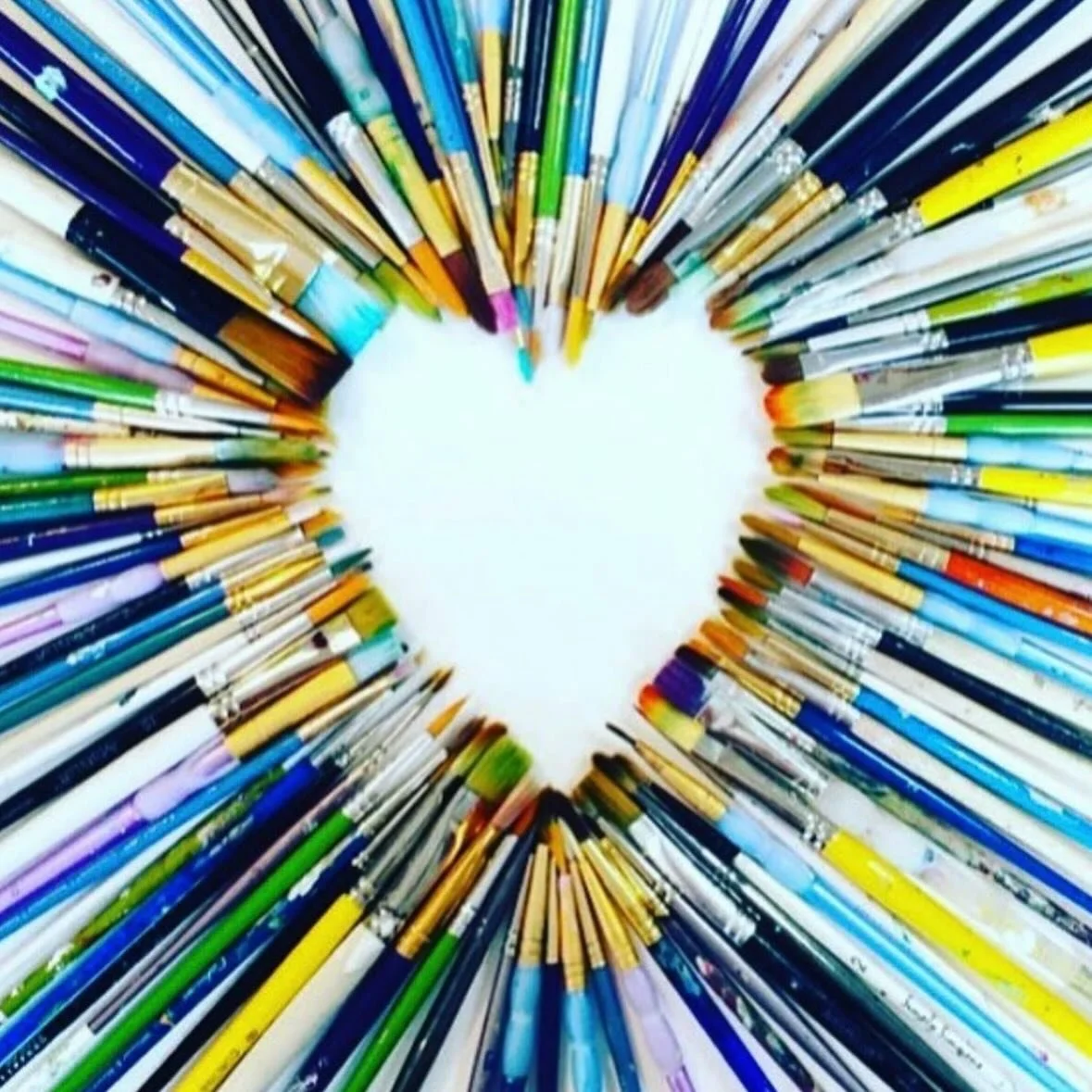 Sending 💙👩🏻&zwj;🎨🎨 as always from the studio! Only a few available dates left for private group workshops in my studio in March and April before I leave to go teach retreats in Greece, Spain and Portugal. Learn more and connect to book one with 