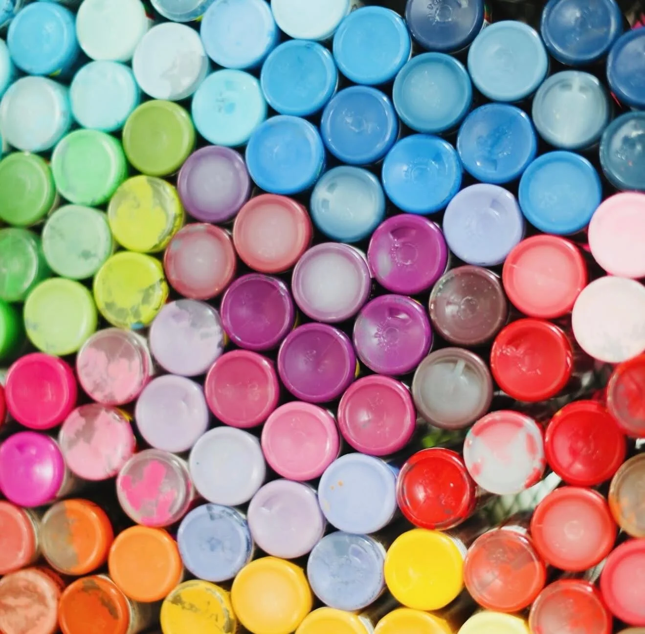 A COLORFUL WEEK IN THE STUDIO! 🎨
Make sure you mark your calendars for this Friday&rsquo;s Gallery Crawl @dilworthartisanstation 5:30-8:30pm 118 E Kingston Ave. Lots of NEW!