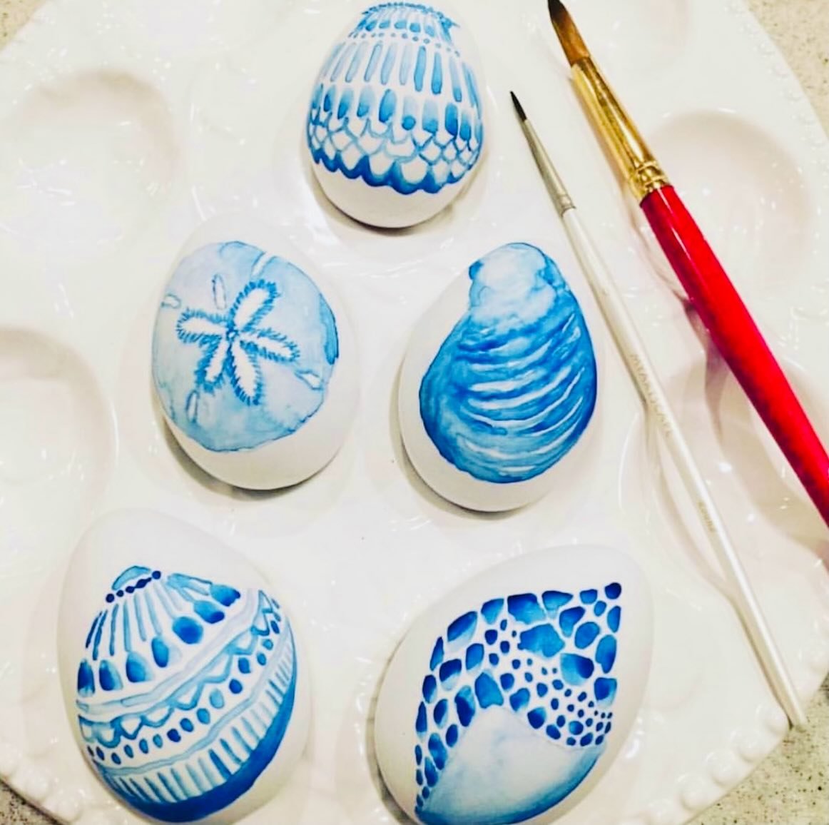 MONDAY BLUES never looked so BLUEtiful! Kicking off Easter week with some colorful and creative eggs.  Today is all about blue! 💙💙💙
