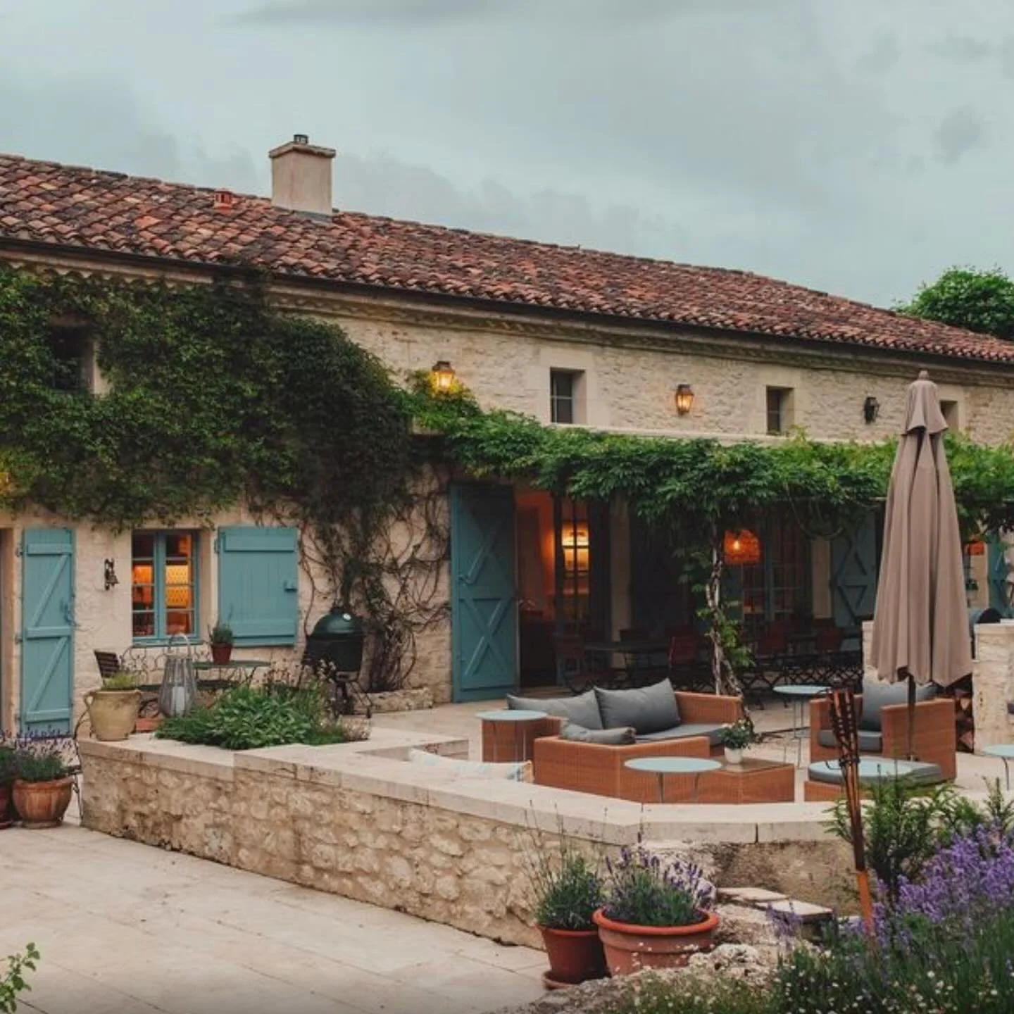 Can&rsquo;t wait to gather here with an amazing group of women and create, retreat, explore, dine and be inspired by nature! Join me in southwestern France next spring! ONLY 5 SPOTS REMAIN! 

Tag a friend who needs to know:) visit CAROLINESIMAS.COM/R