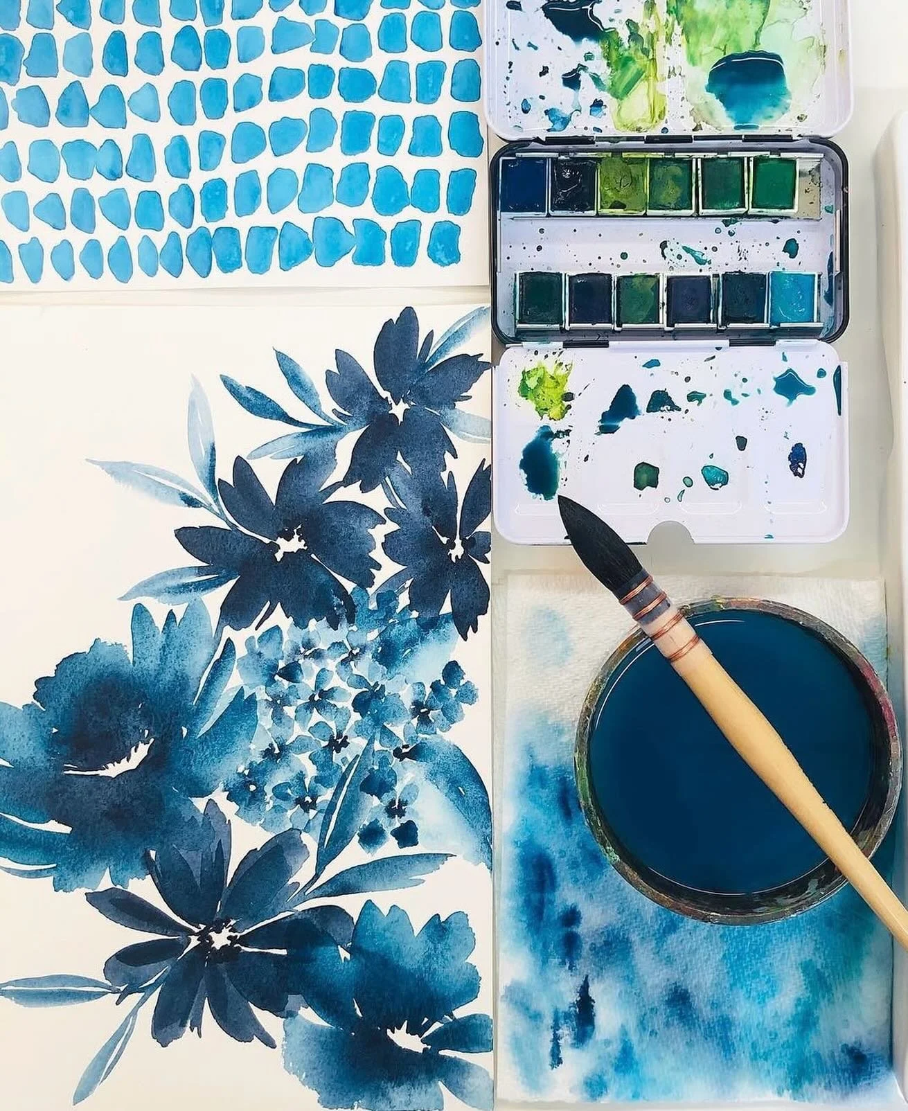 Monday blues + packing to go lead my first of three creative retreats starting in Greece! Head on over to CAROLINESIMAS.COM/RETREATS and choose a future retreat that&rsquo;s speaking to your soul!💙✈️👩🏻&zwj;🎨