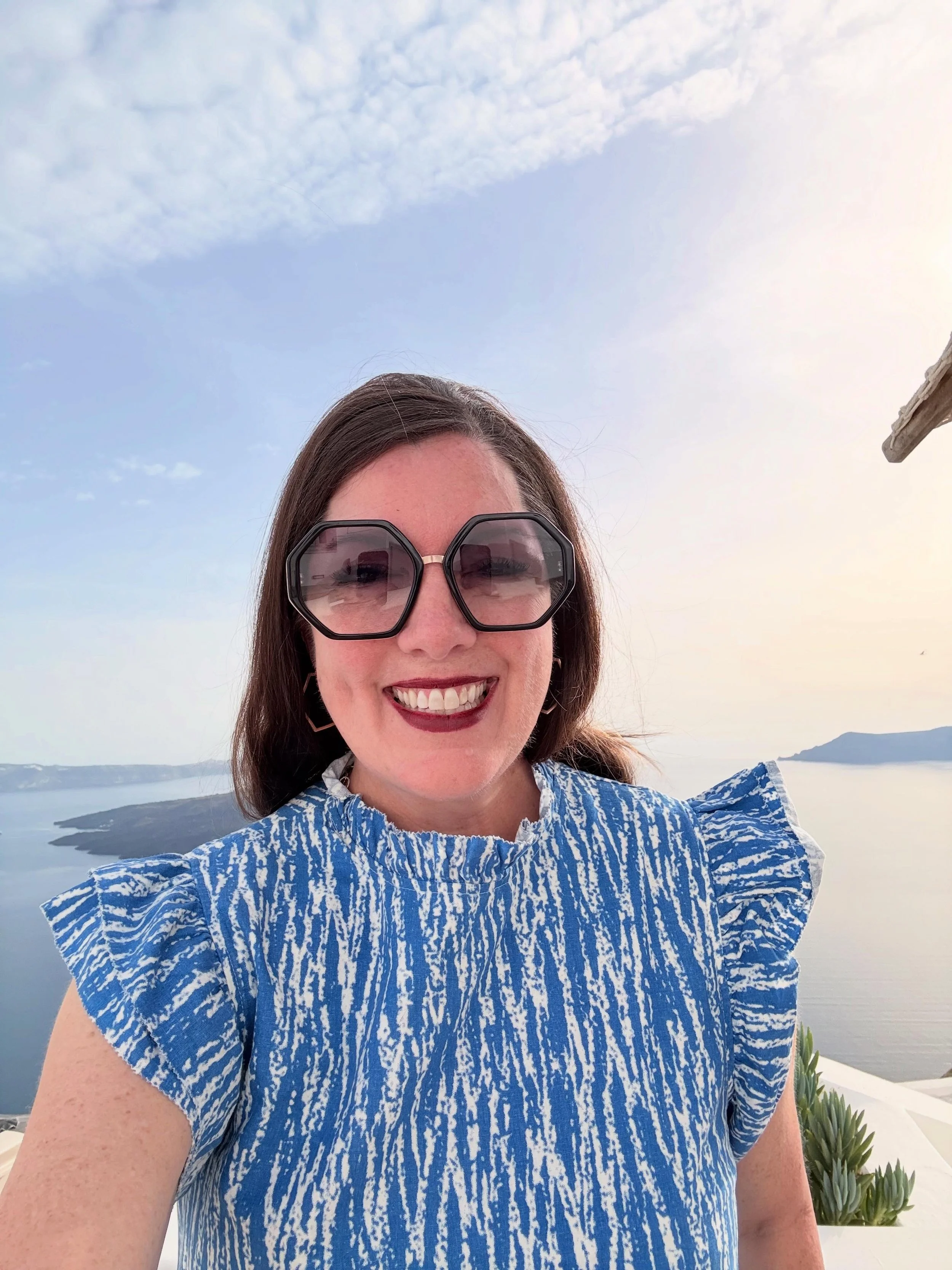 Monday BLUES +  BEAUTY around Santorini, Greece! 💙🇬🇷💙🇬🇷💙🇬🇷