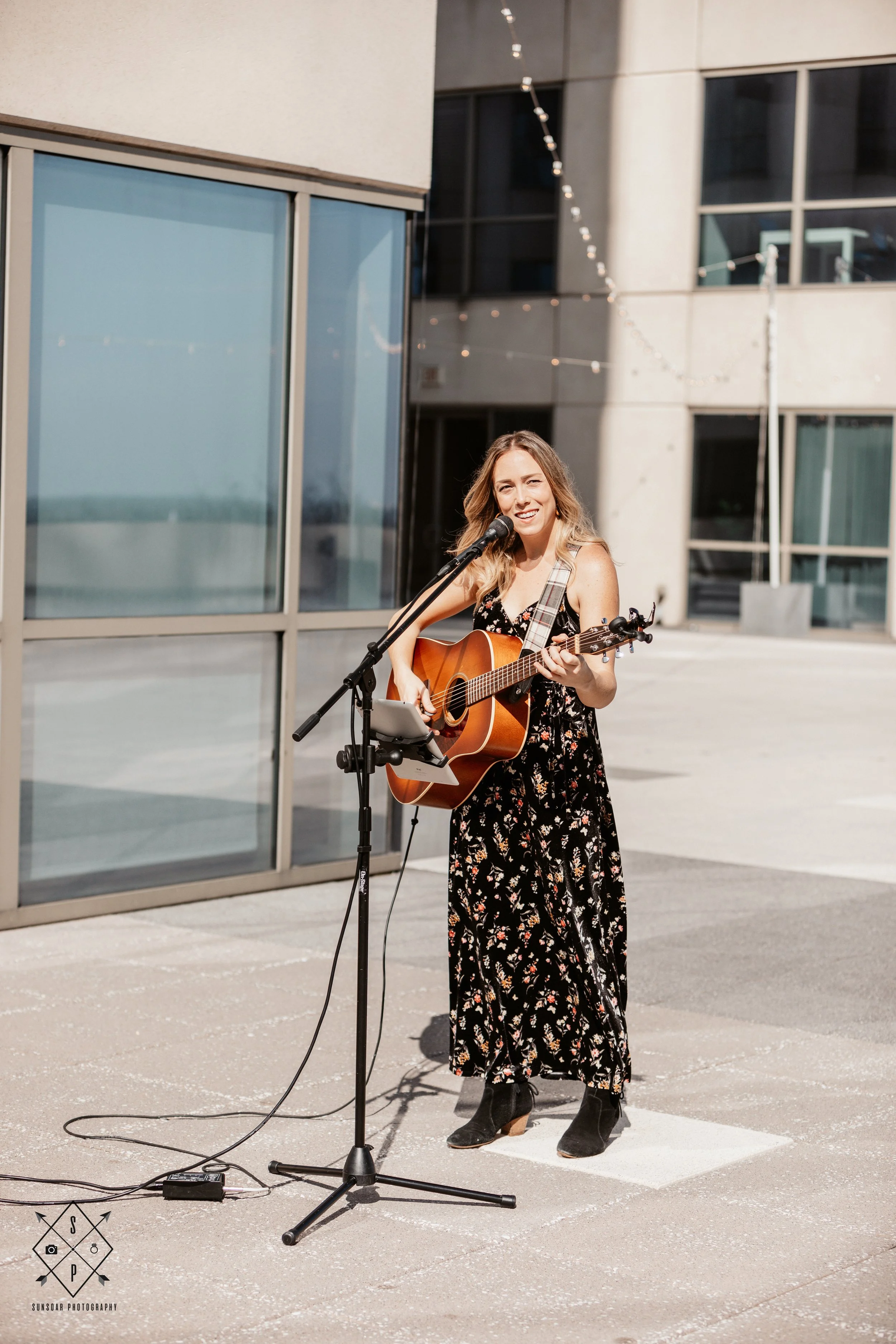 Chicago wedding musician Aloha Erica performs vocals and guitar for a memorable wedding day atmosphere.