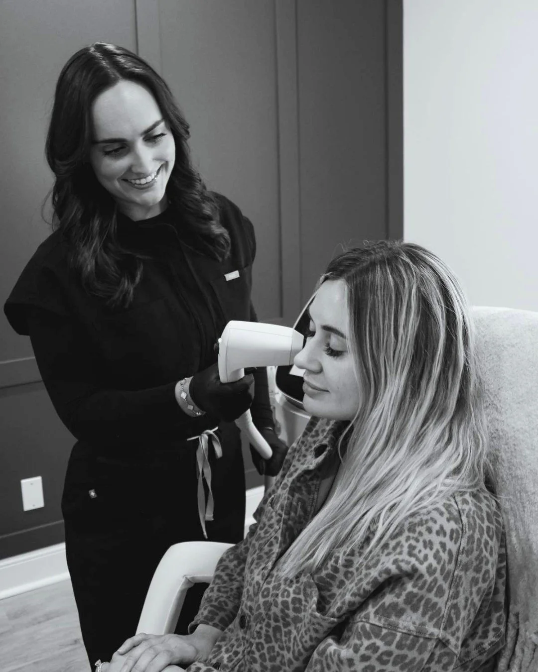 Think skin tightening means going under the knife? Think again.

Sofwave uses ultrasound energy to stimulate collagen and elastin deep in your skin. No surgery, no downtime, just gradual, natural-looking results. It's perfect for mild to moderate ski