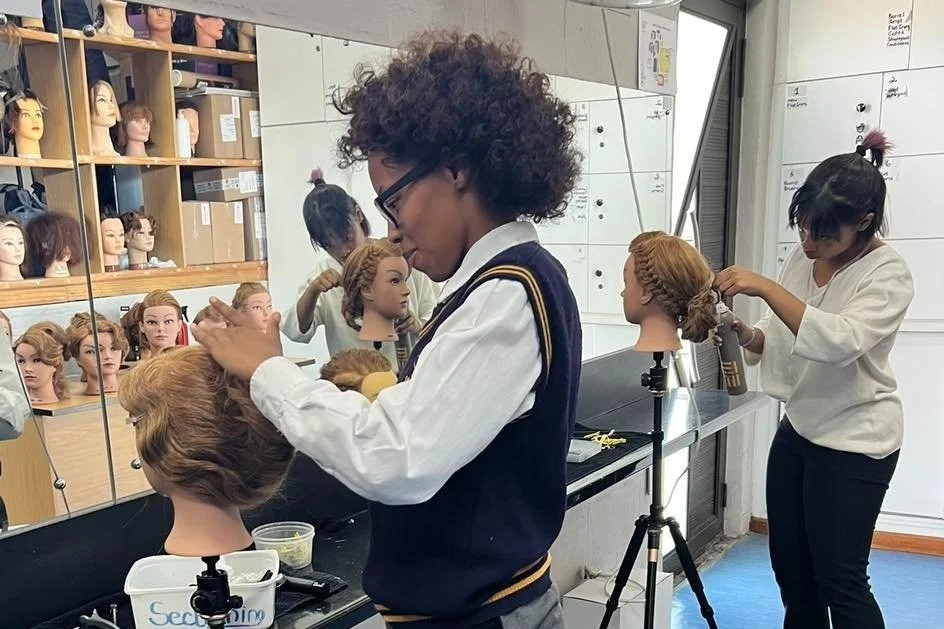 Ein Abstecher zum Friseur Salon Projekt im Christel House
