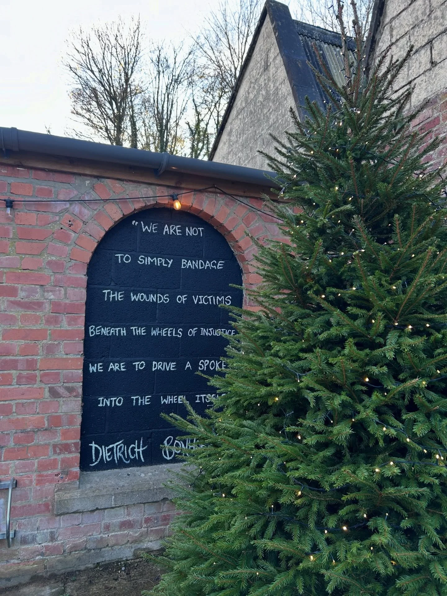 If you love Christmas but the thought of more planet filling festive decs fills you with festive fear then we have just the ticket for you.
.
This event was SO popular last year the wonderful folk 
@gloucestershirehouseclearances have been collecting