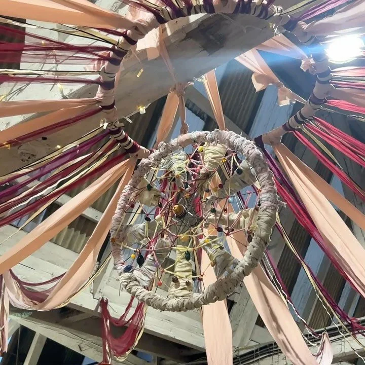 The last festive hoorah 🎉 
Next Tuesday 23rd December we&rsquo;re closing at 5pm for the Christmas break so on that day we are putting on an extravaganza to finish the year with.
.
Come and join @stroudkidsstuff for crafts, wrapping station and Chri