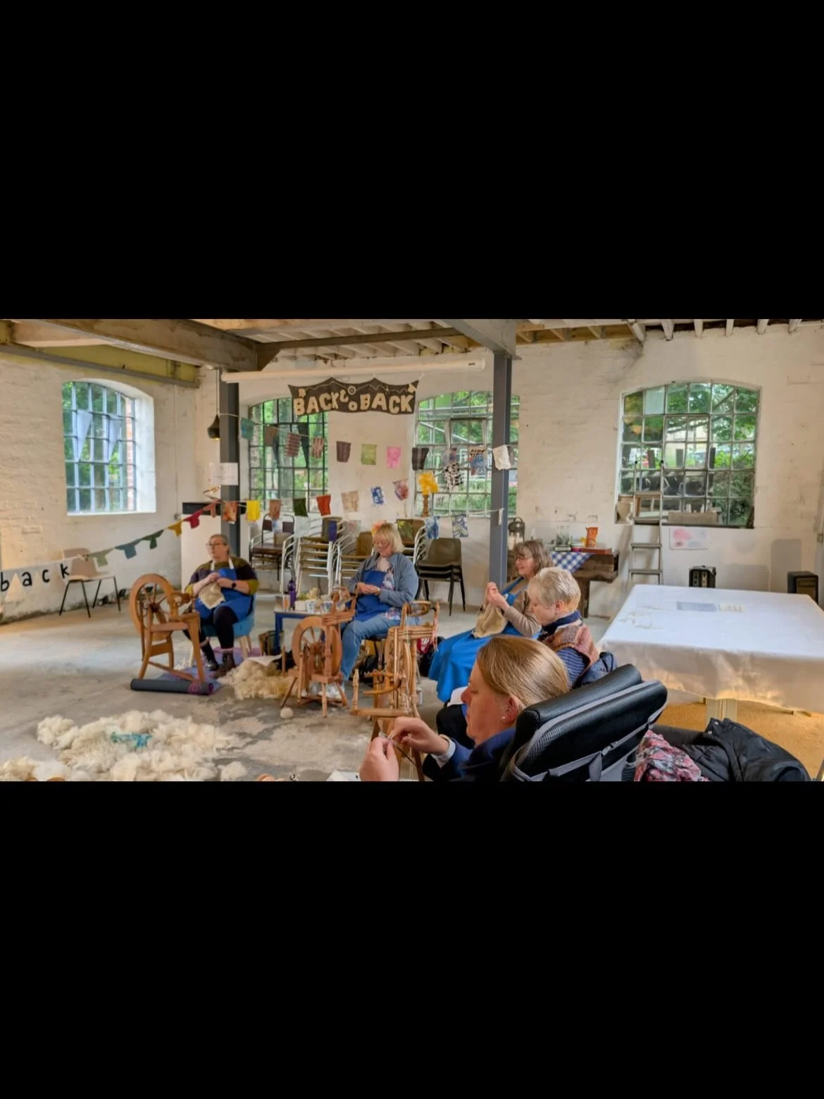 In a world of fast fashion, what about the fastest manufacturing by hand of a jumper&hellip;

If you want to see the @cotswold_woolgatherers_  try to become the worldwide fastest group to knit a jumper in real time from start to finish including shea