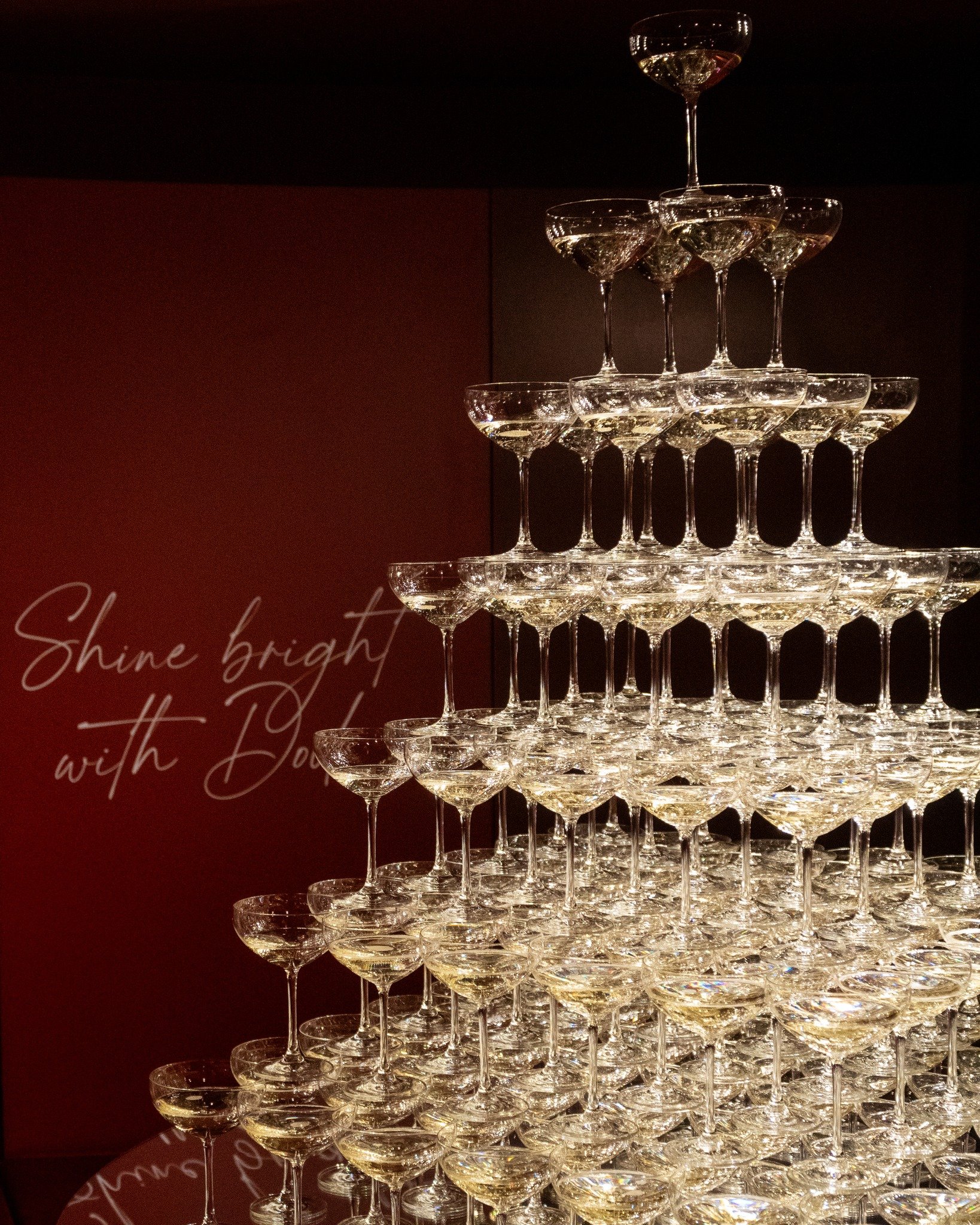 Evento Starlight per @dodojewels. Il teatro Gerolamo si &egrave; trasformato in un intimo scrigno portagioie, avvolto da un&rsquo;atmosfera meravigliosa. Merito anche della nostra piramide di coppe di champagne, studiata nei minimi dettagli, fino all