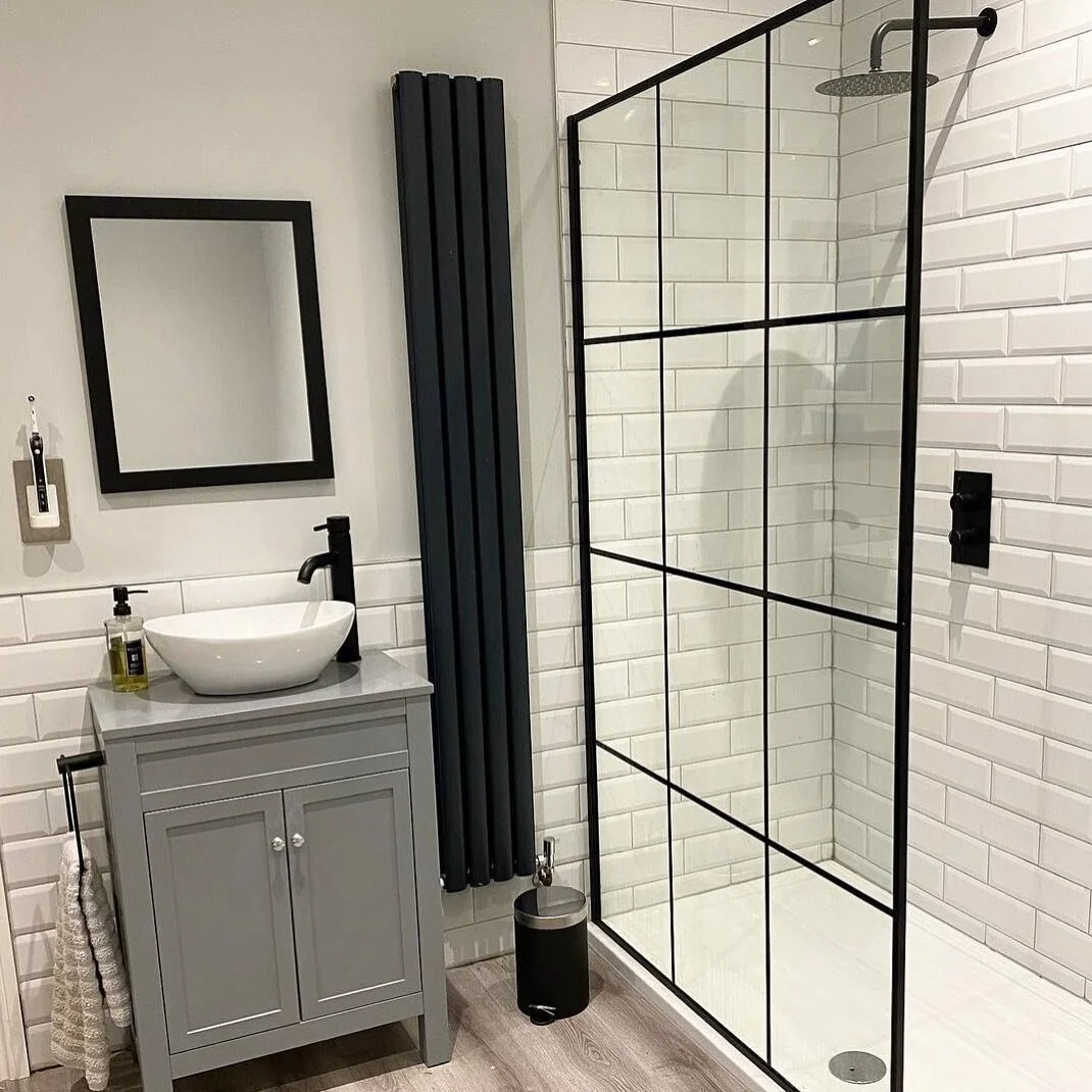 All the details 🛁

Black features in this bathroom, we especially loved the shower screen! 
&bull;
&bull;
&bull;
&bull;
&bull;

#construction #architecture #design #building #interiordesign #renovation #engineering #contractor #home #cardiff #concre