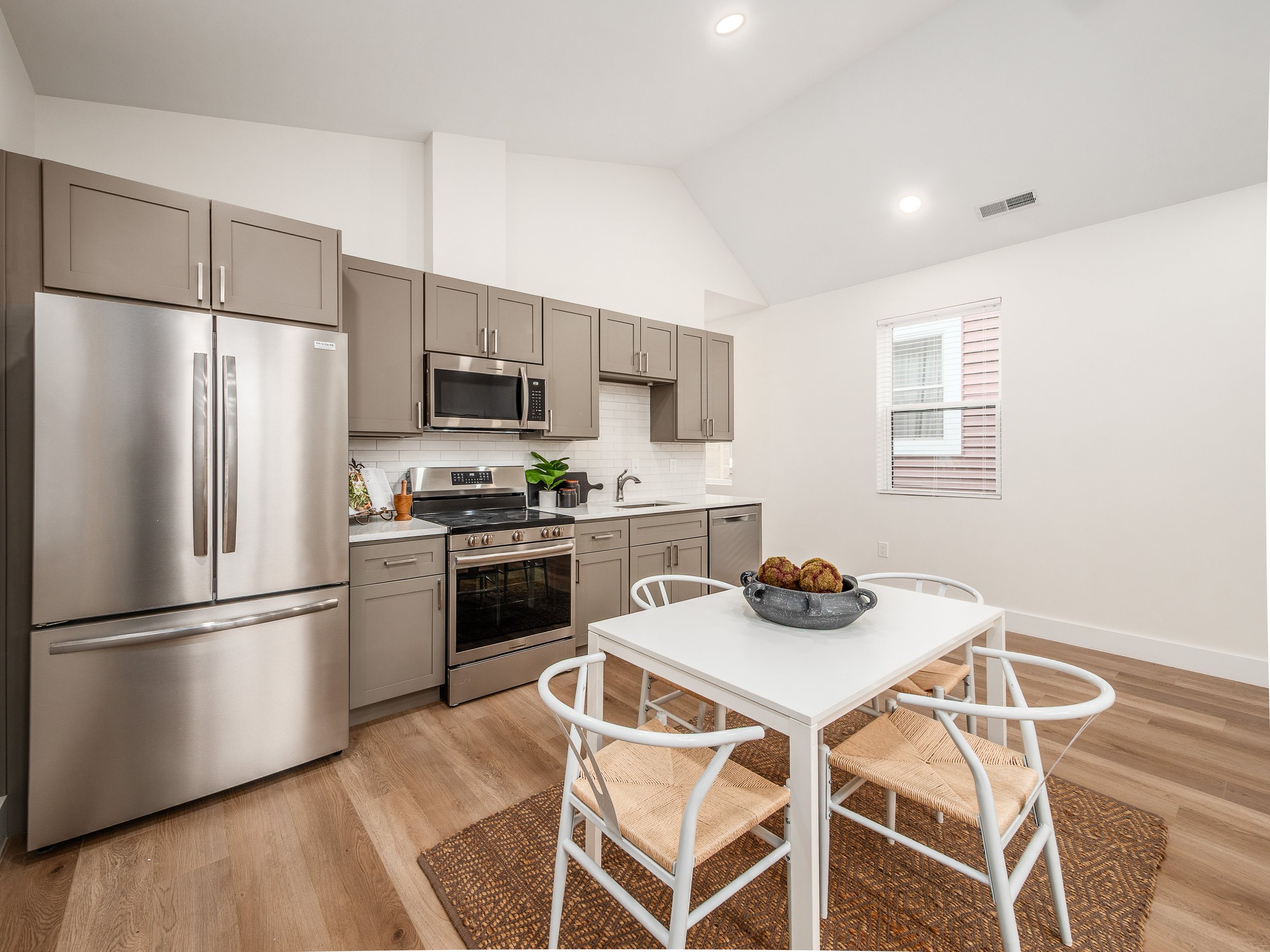 017_Ave Columbus OH 43223 USA.jpg