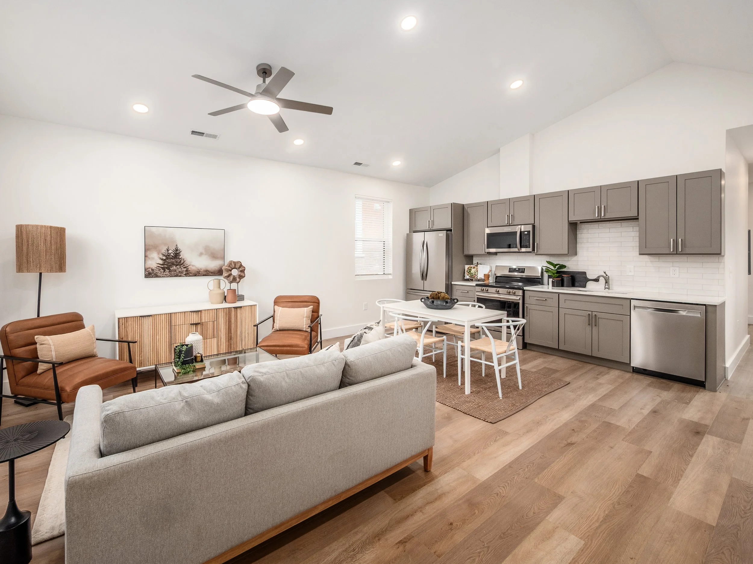 008_Ave Columbus OH 43223 USA.jpg