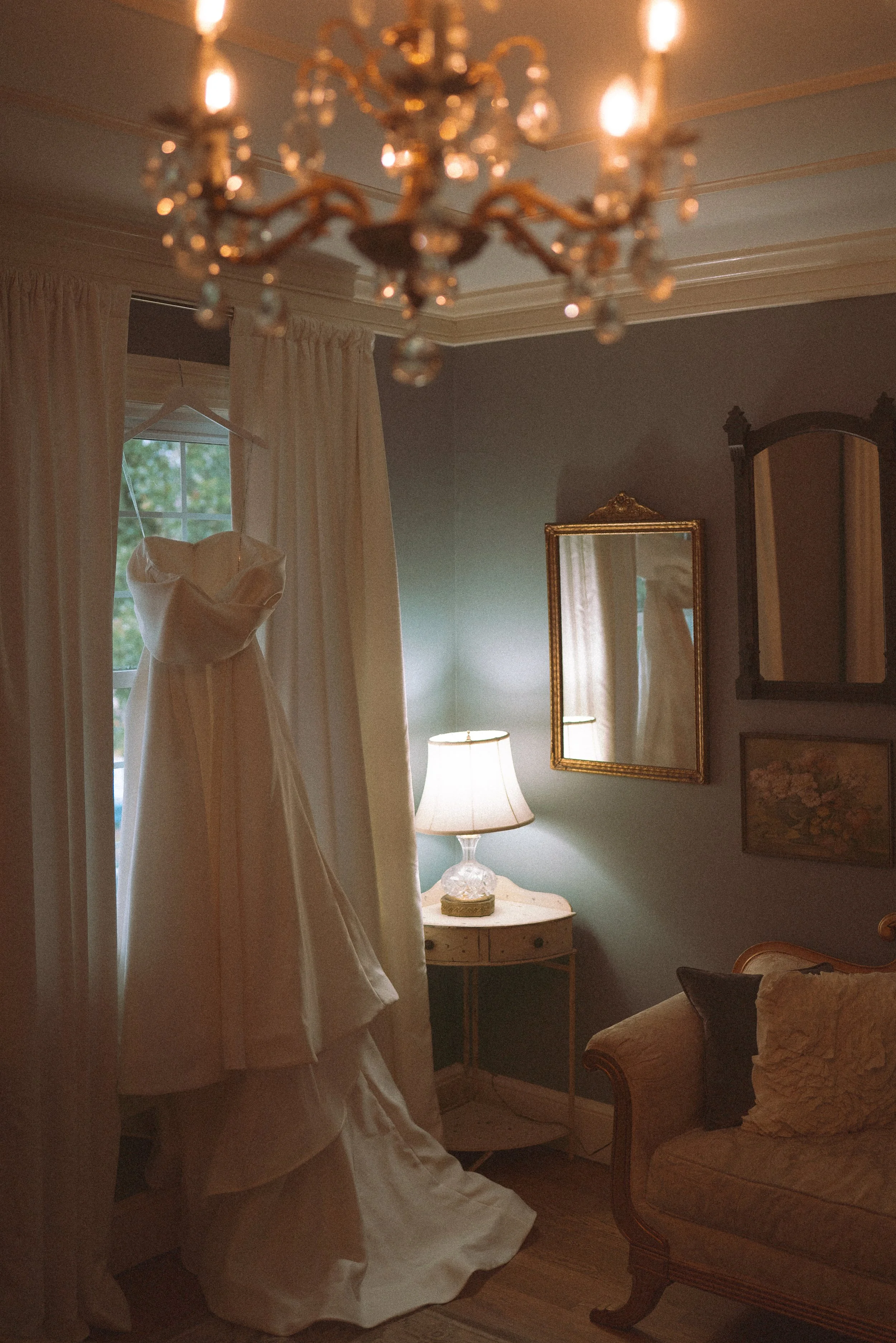  wedding day getting ready photos and wedding dress images at the beautiful high grove estate 