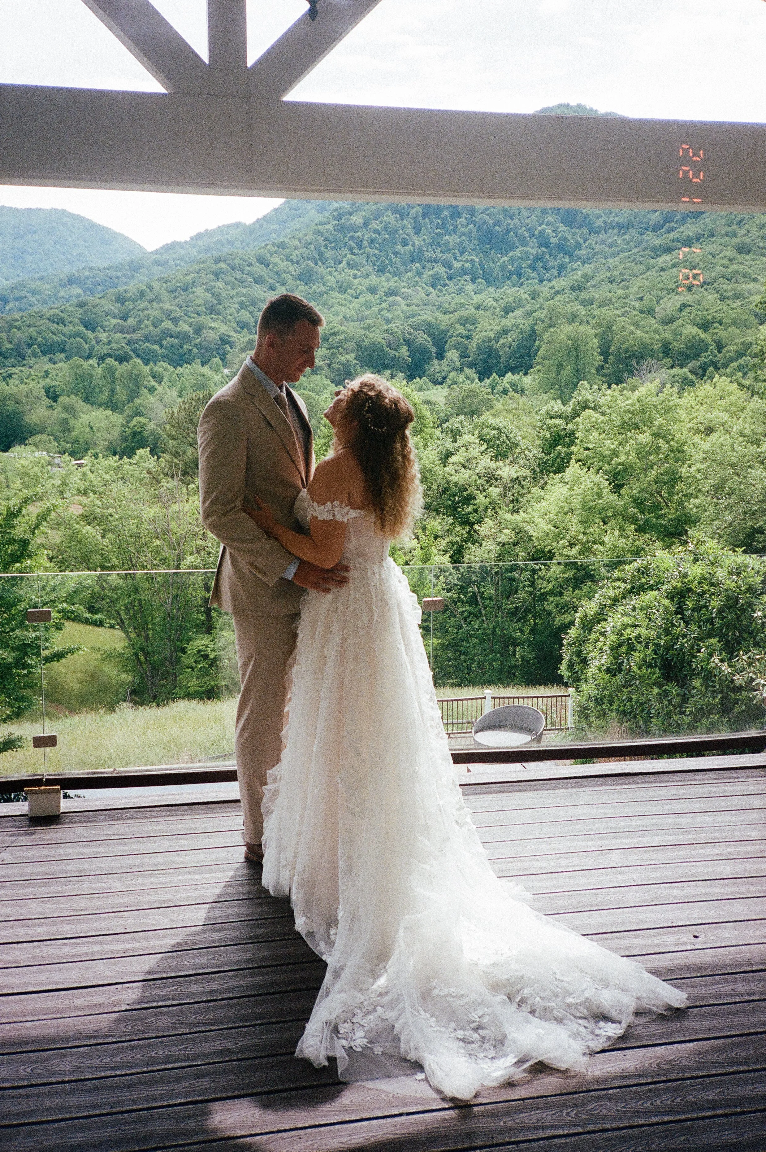 couple-embraces-after-first-look