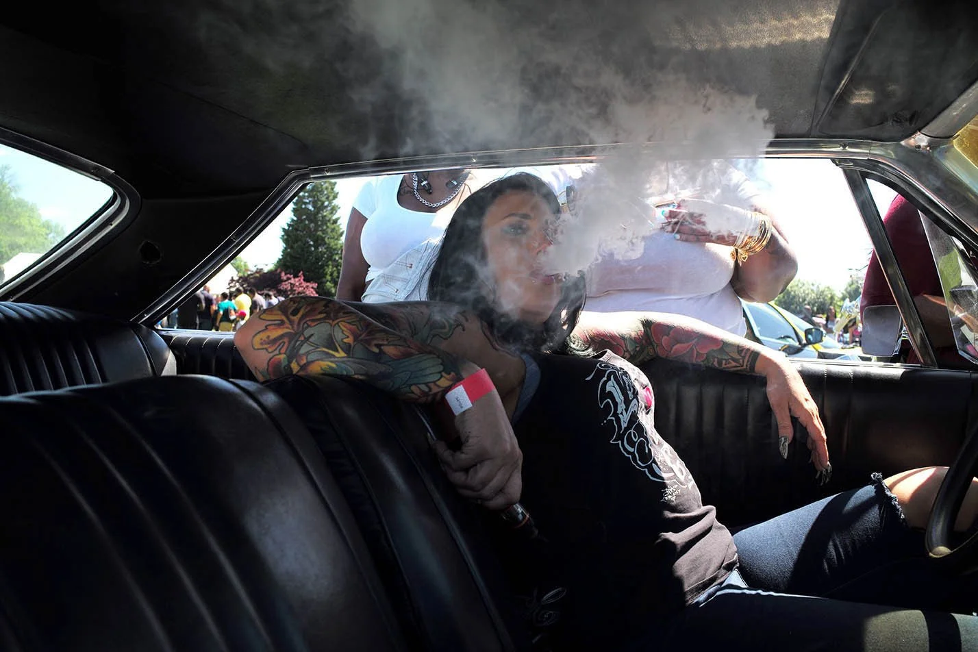 Elle-Está-fumando.jpg
