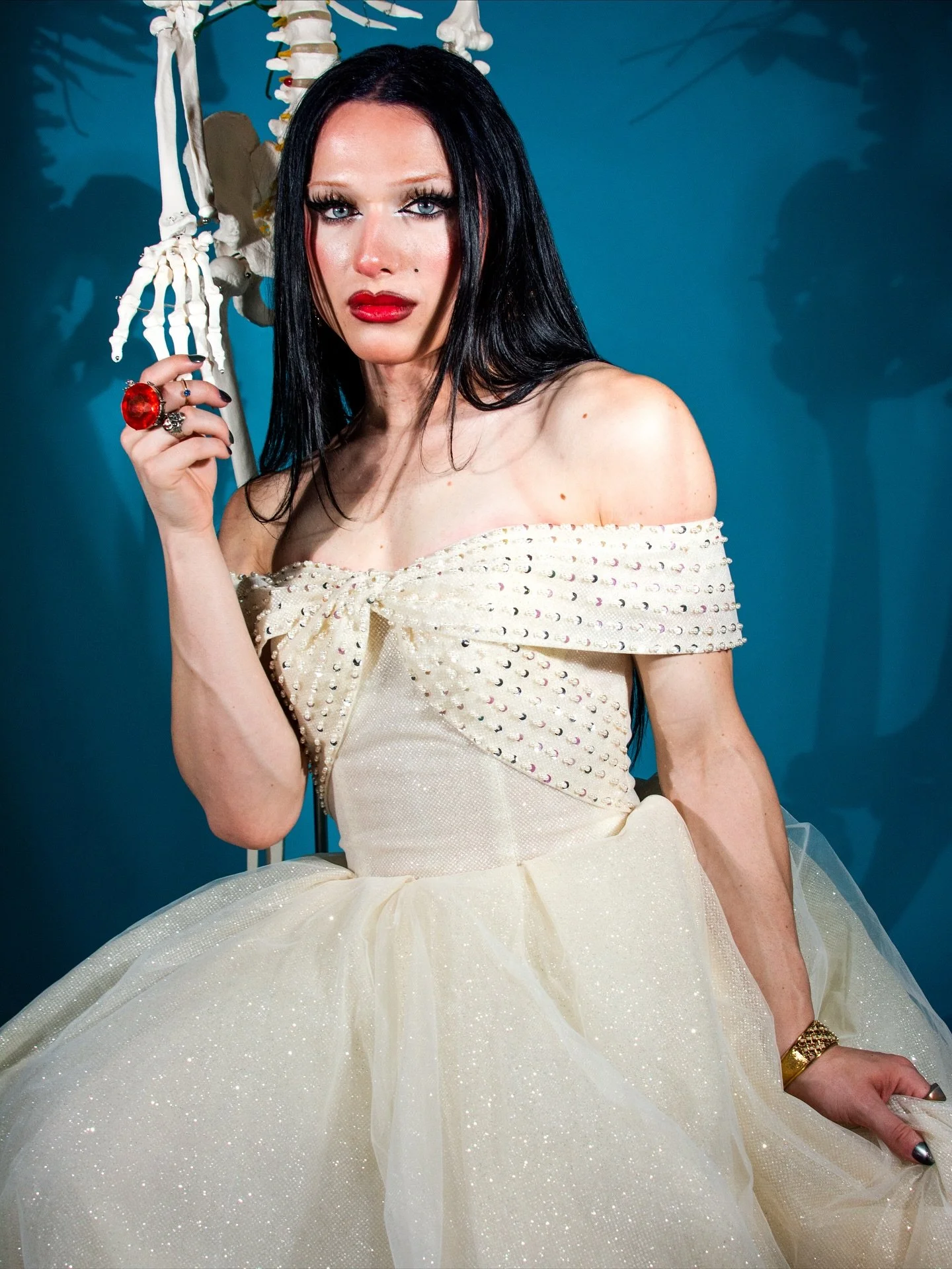 Using @tinacantdrive gorgeous face to remind you that THE HALLOWEENA HAND SHOW is happening next Thursday at 85 West Street 👻

Kick of halloweekend in nyc with some free drinks, hot music, hot people, hot art. Did we mention hot? 

RSVP at the link 