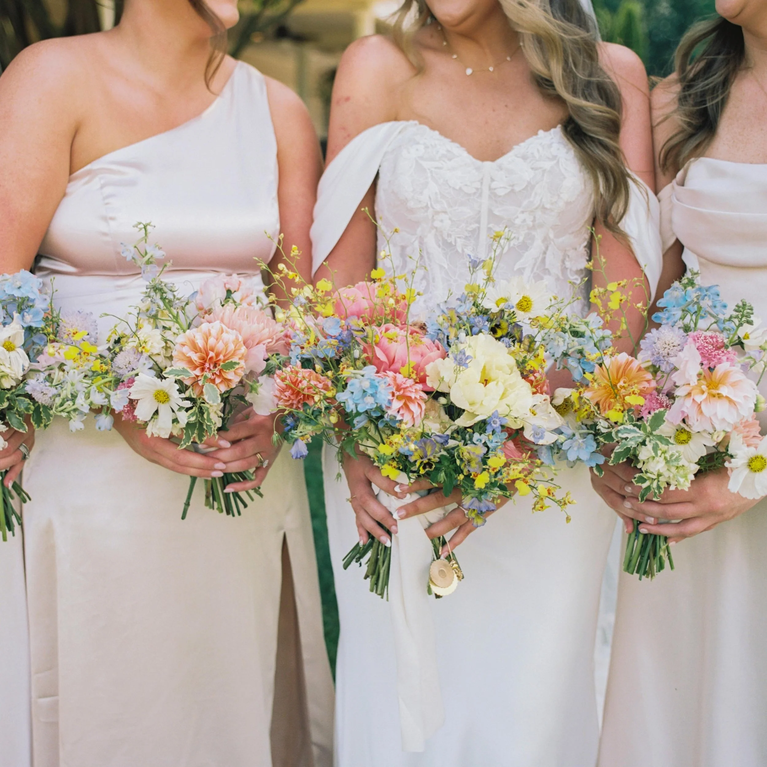 Dahlias, cosmos, sweet peas and other little cuties for these bridesmaids