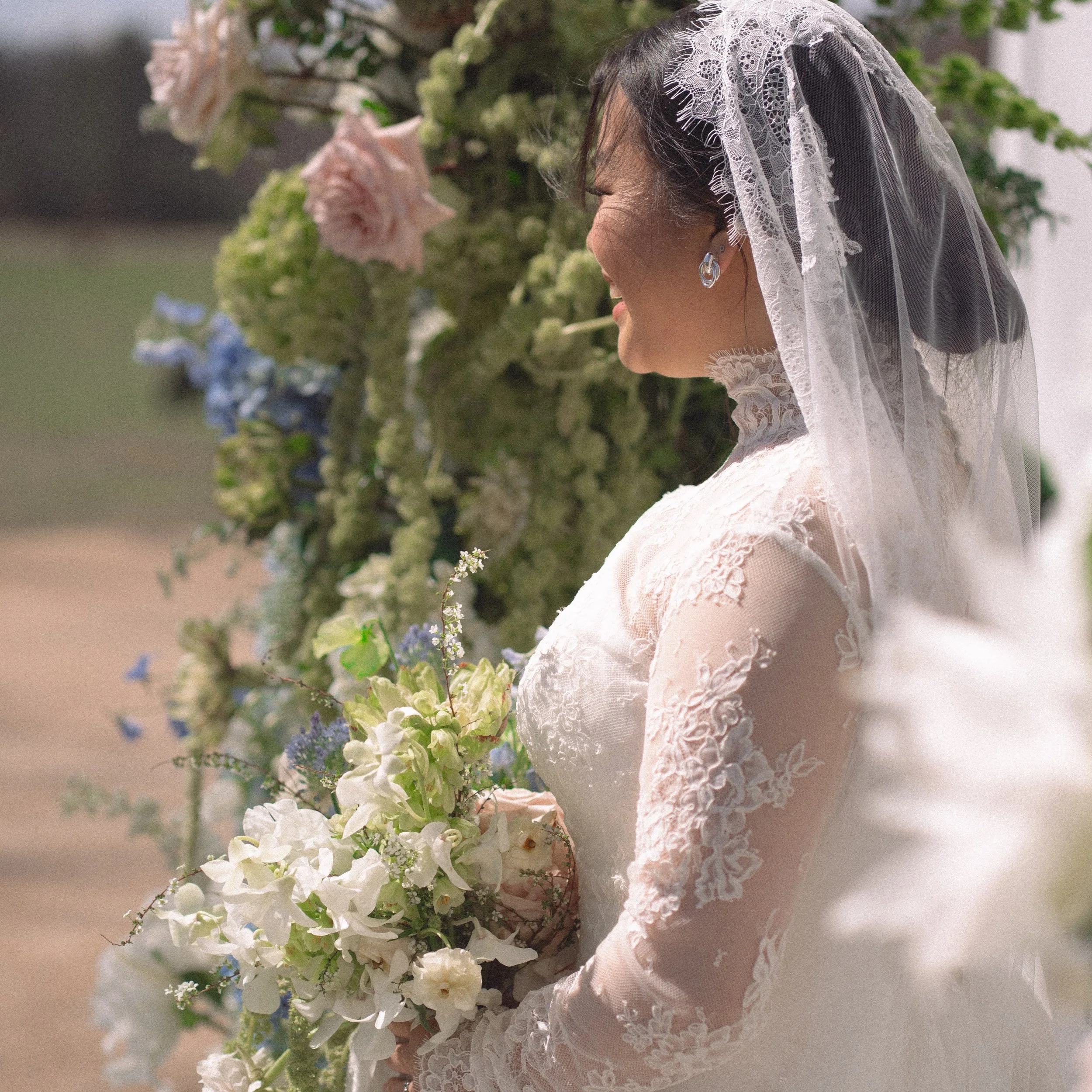 Swipe to see this moment in real time🥹 florals fit for a fairy princess on her wedding day🧚🏻